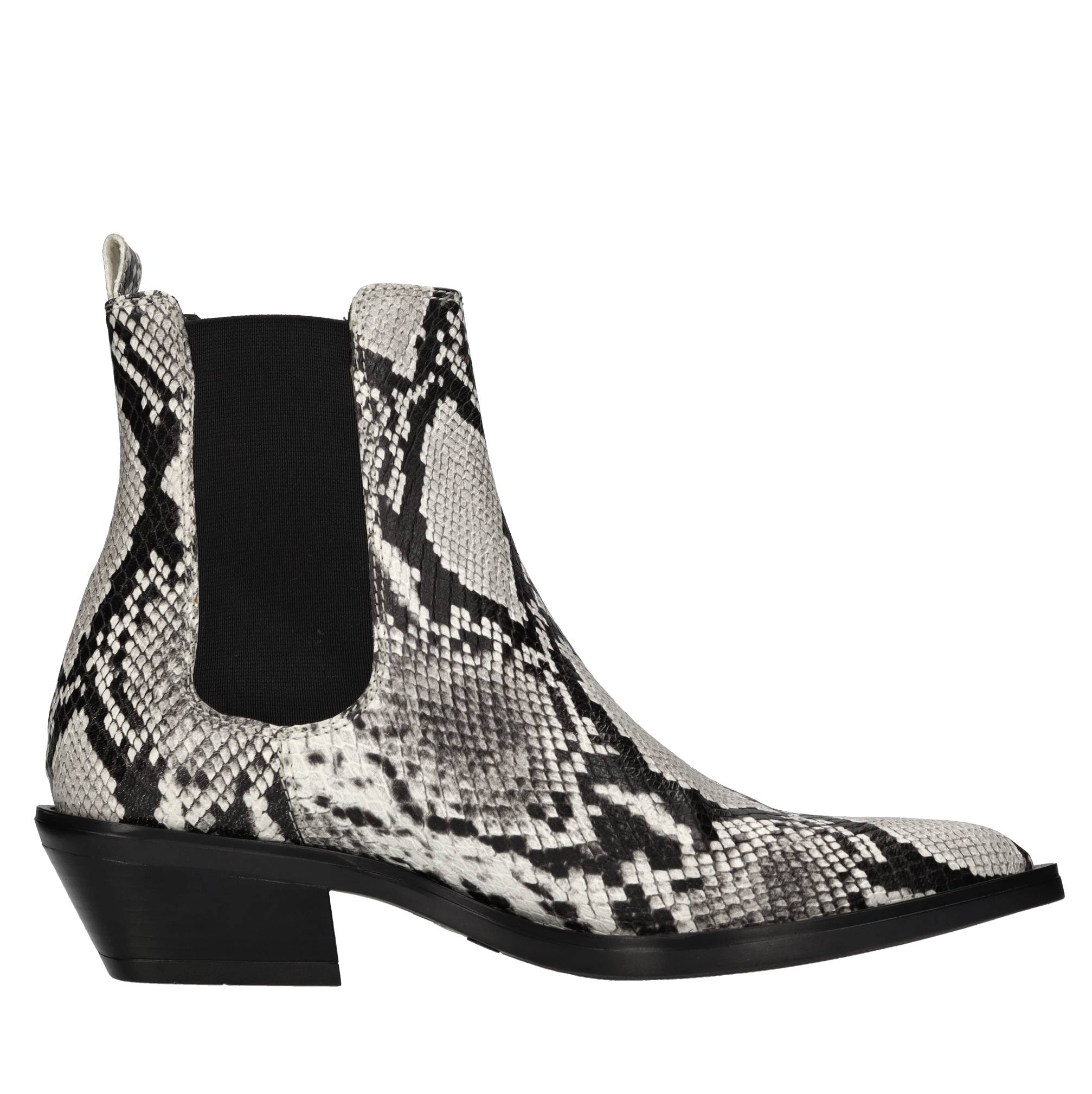 Carmens Tierstiefel