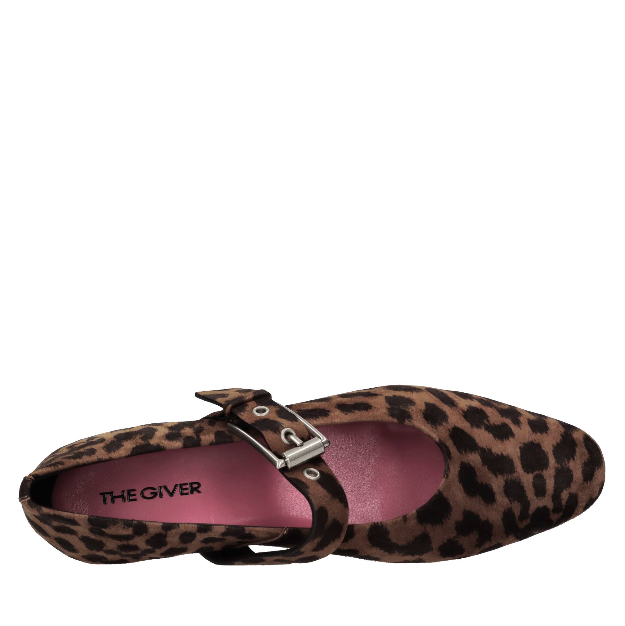 THE GIVER Flat shoes