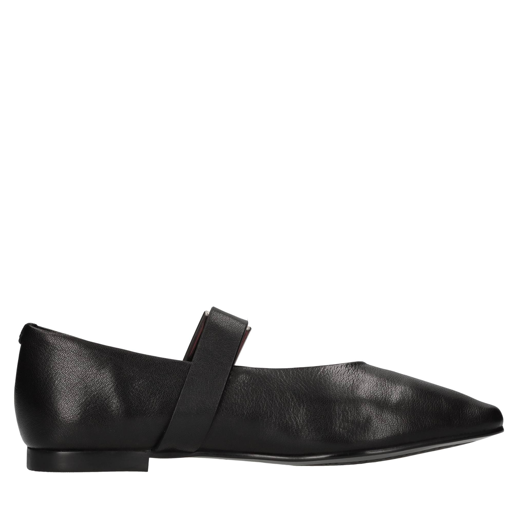THE GIVER Flat shoes