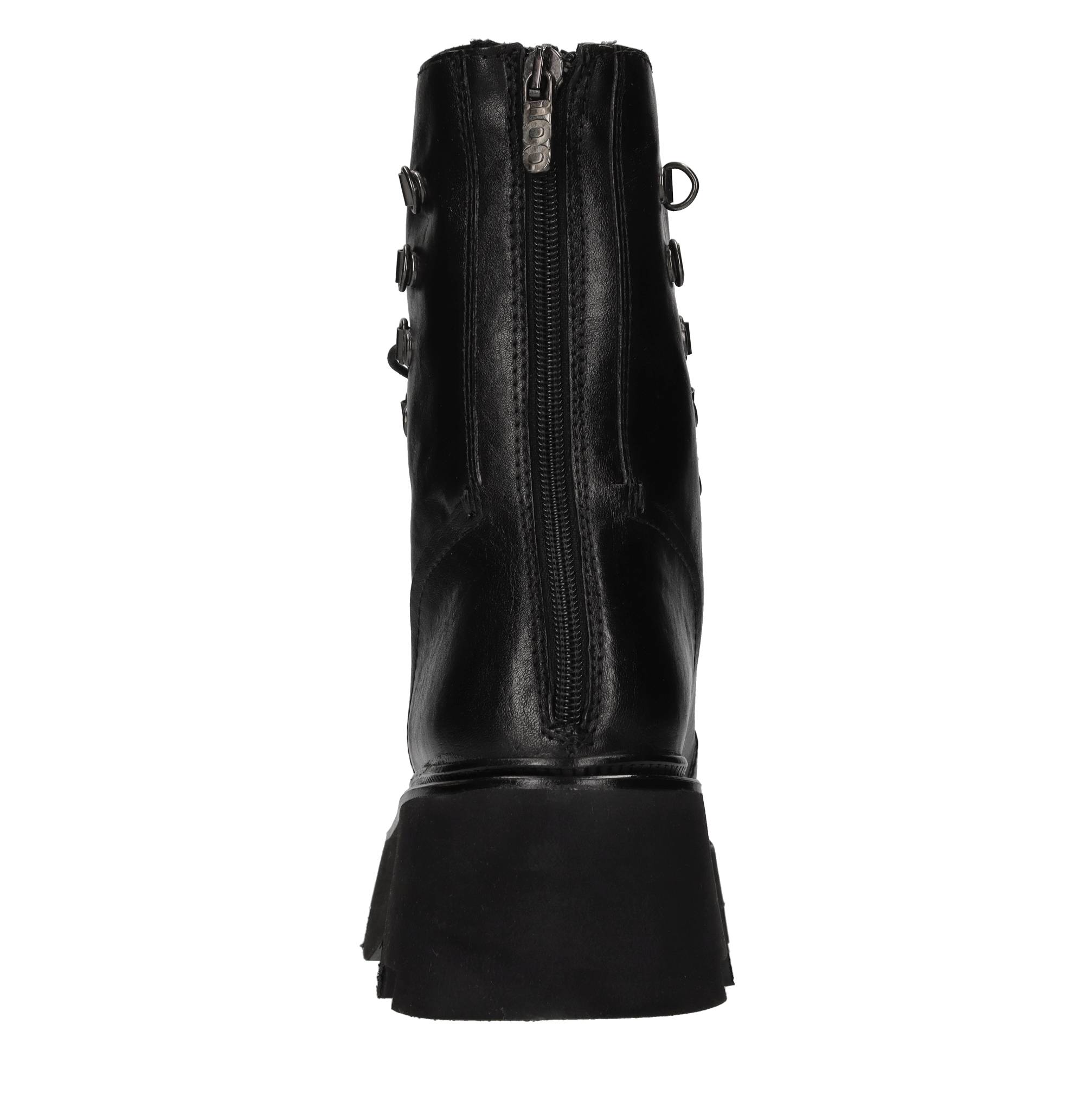 Hundred 100 Bottes noires