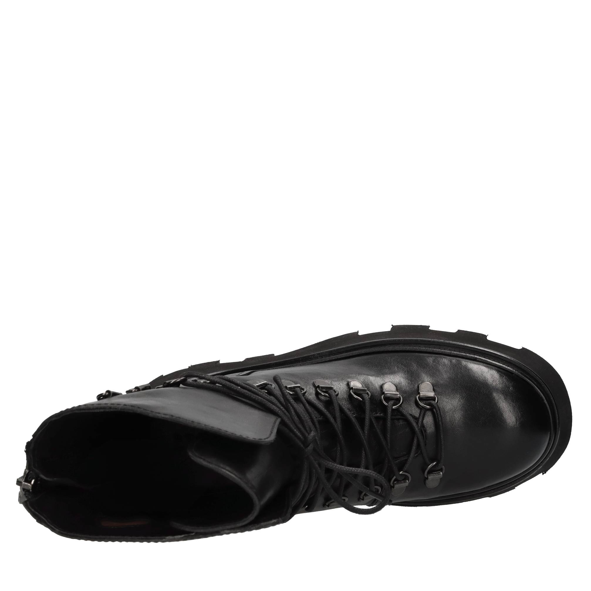 Hundred 100 Bottes noires