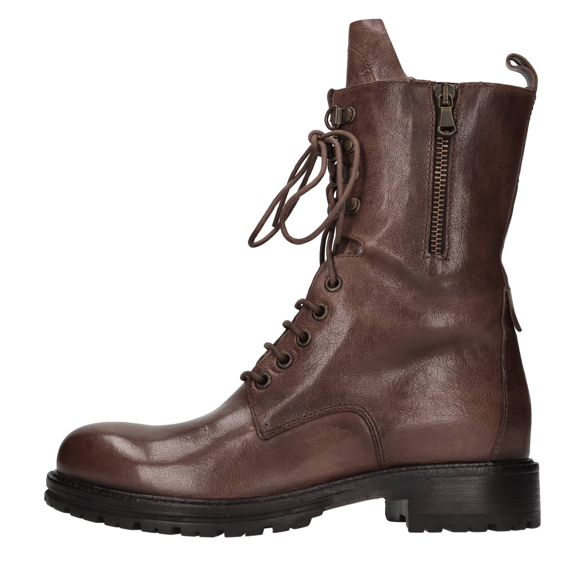 Hundred 100 Bottes brunes