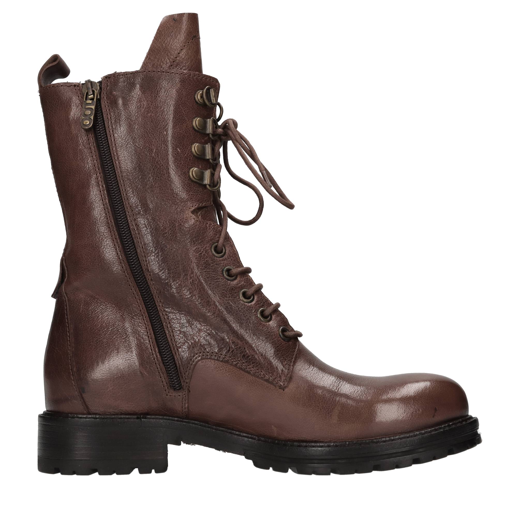 Hundred 100 Bottes brunes