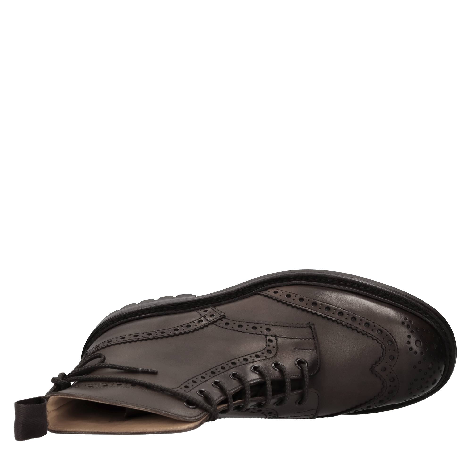 Tricker's Boots
