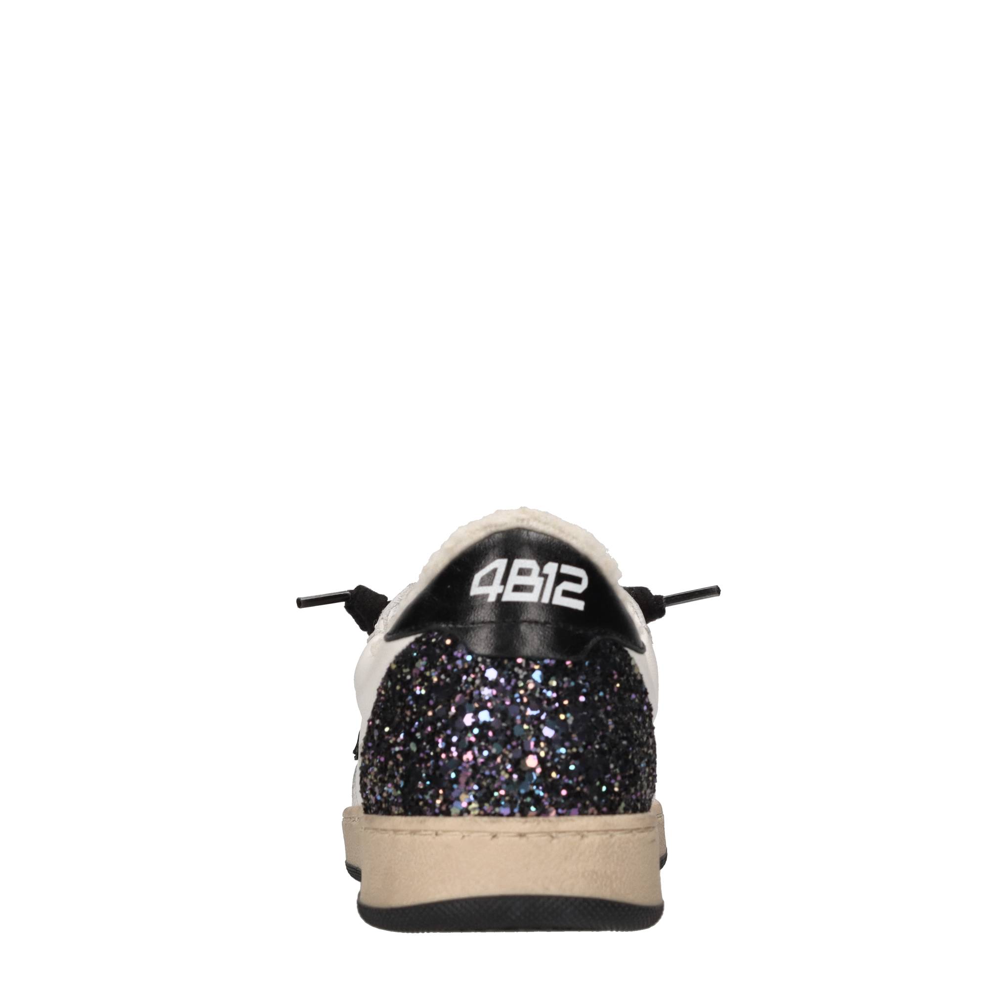 4b12 Witte sneakers