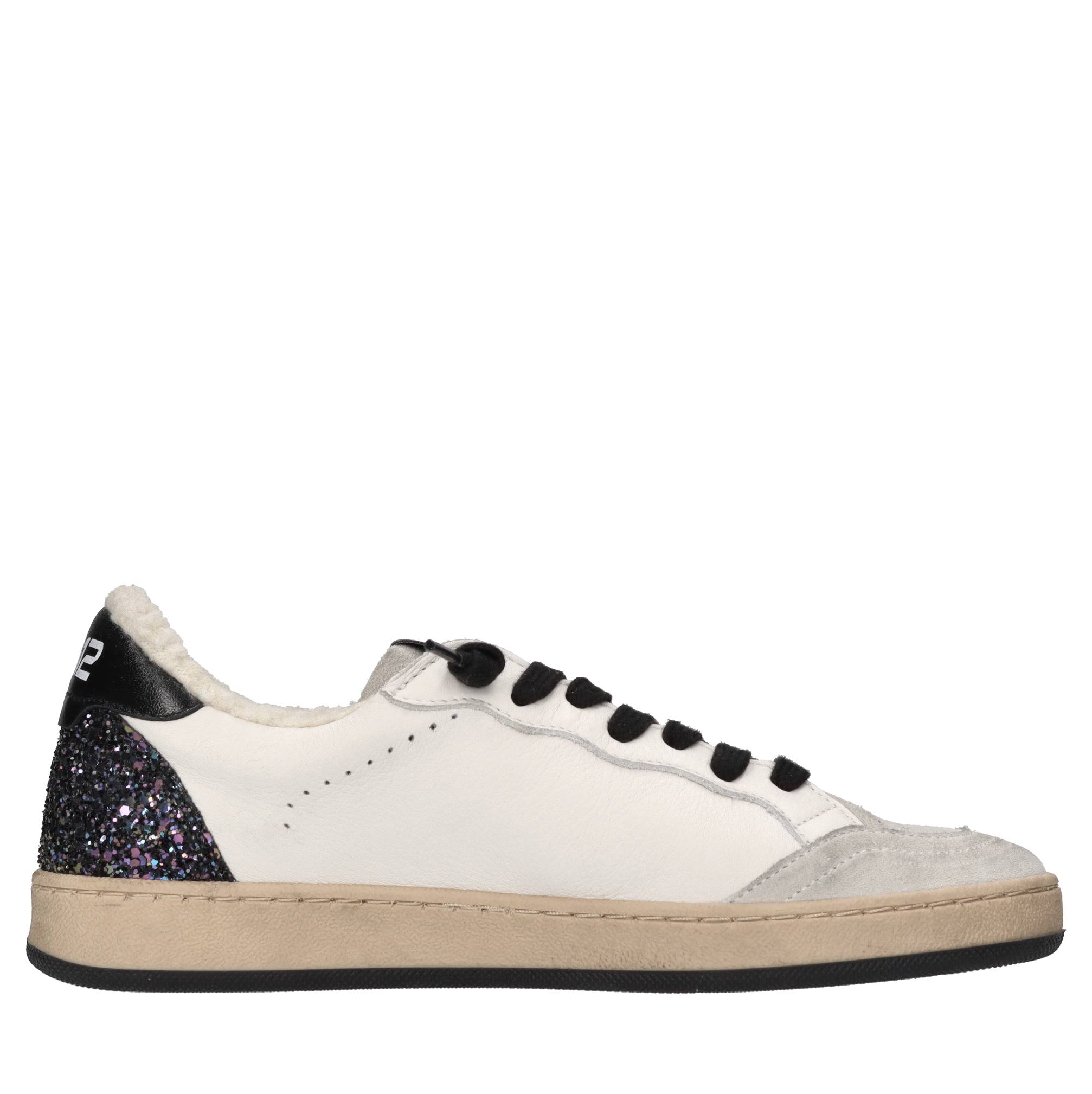 4b12 Witte sneakers