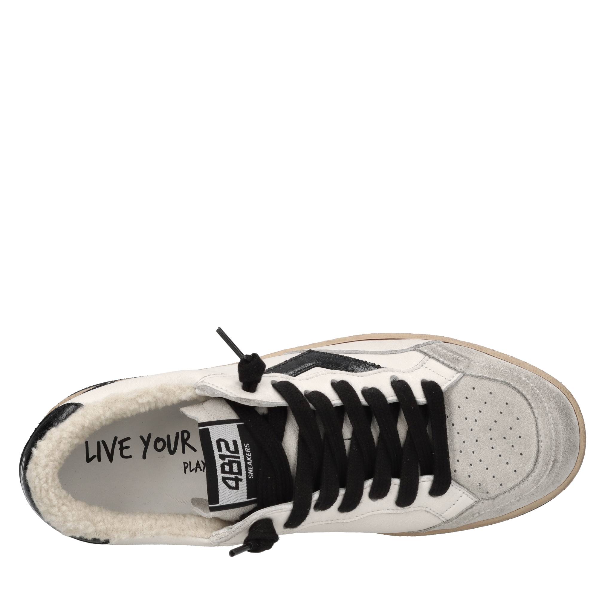 4b12 Witte sneakers