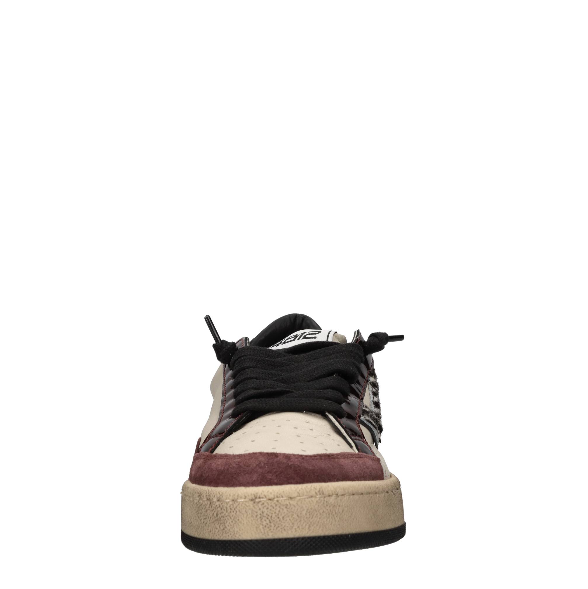 4B12 Sneakers