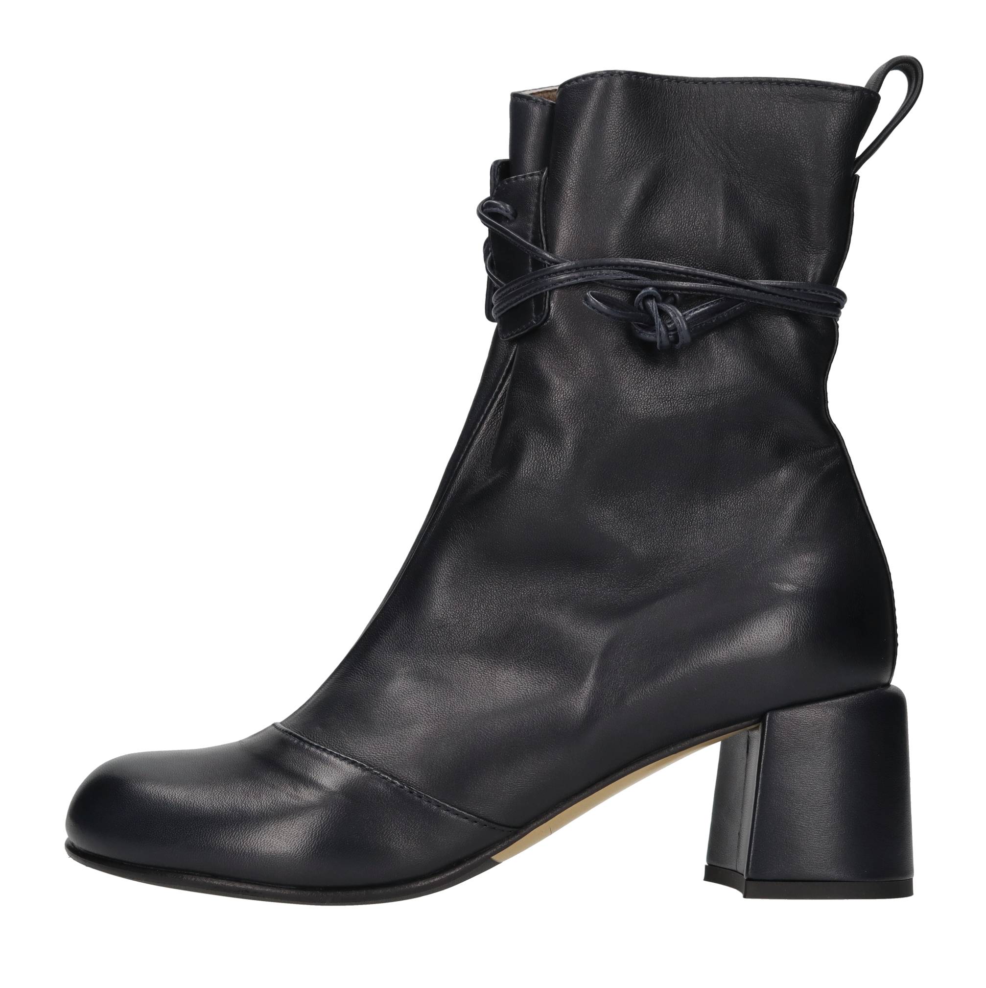 Lorena Paggi Botas azules