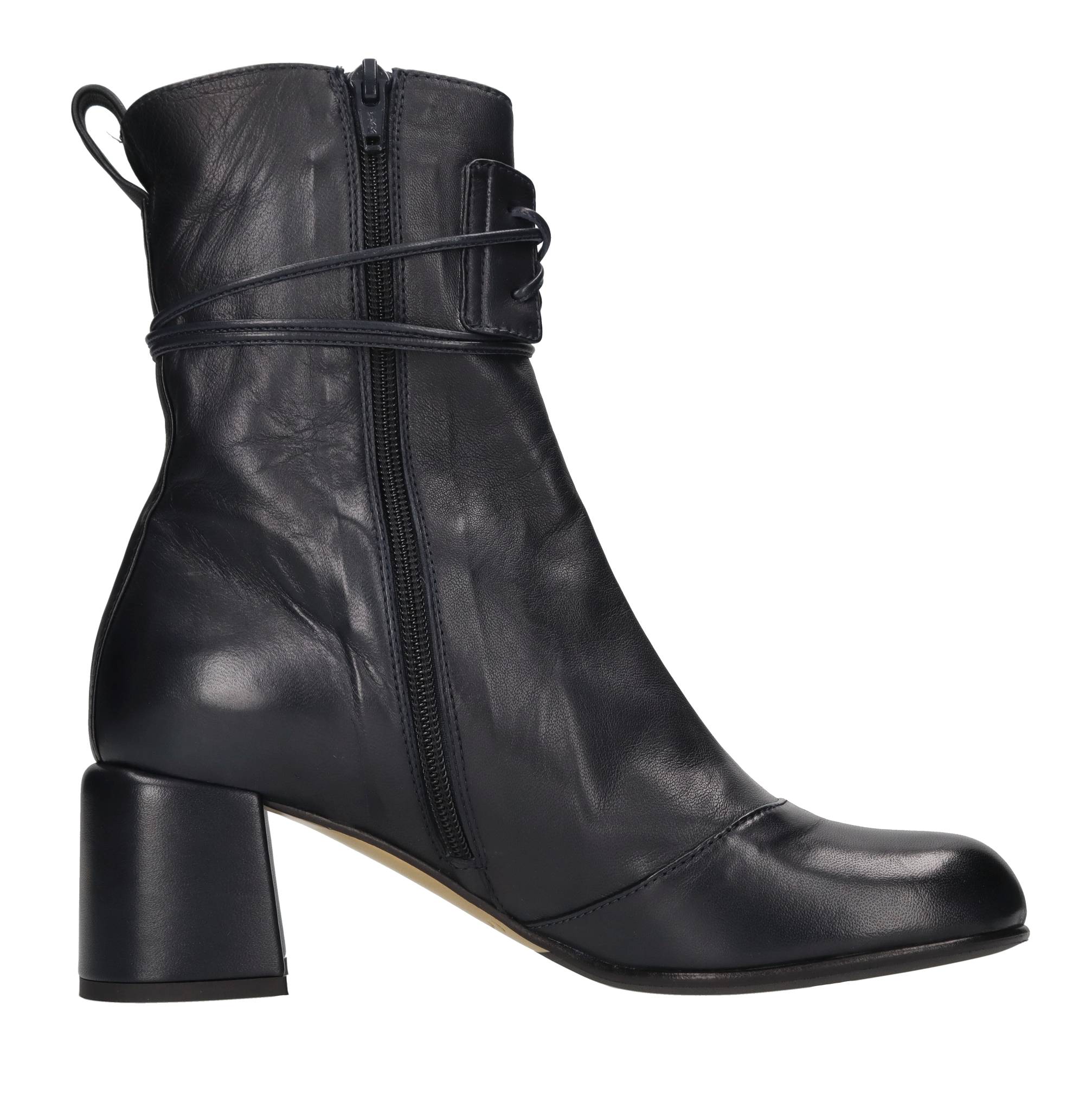 Lorena Paggi Botas azules