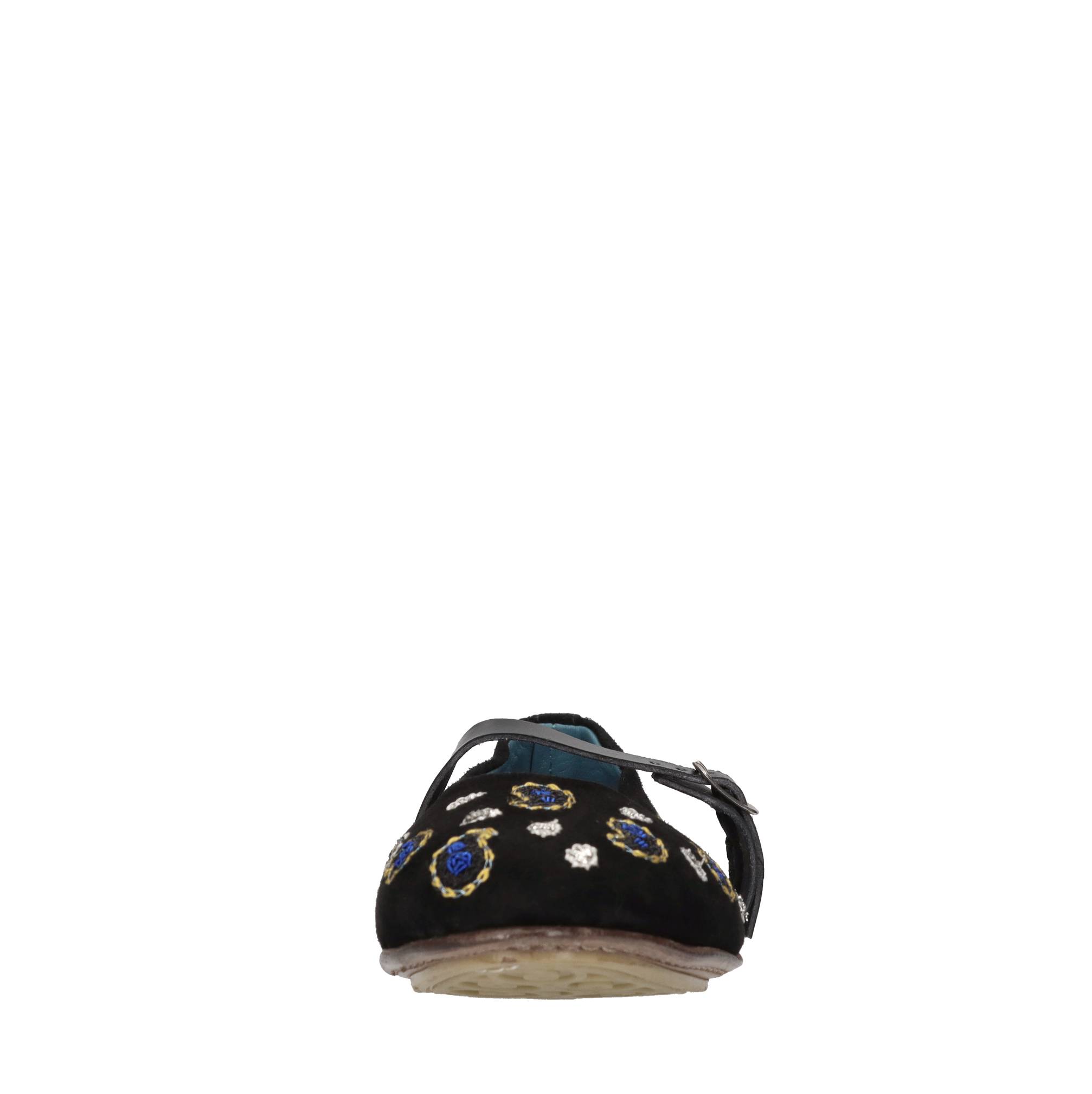 MEHER KAKALIA Flat shoes