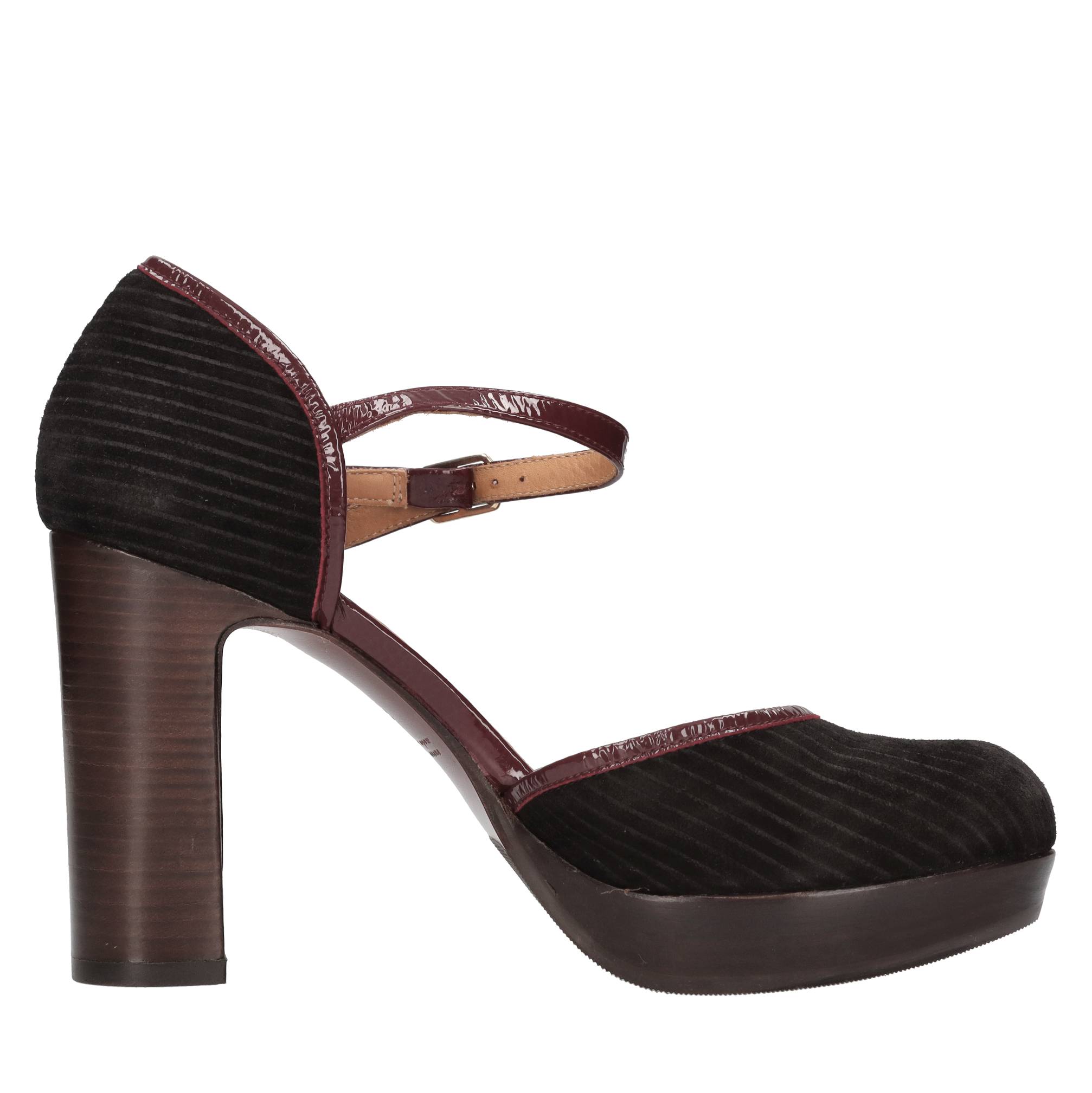 Chie Mihara Zapatos con tacón negro