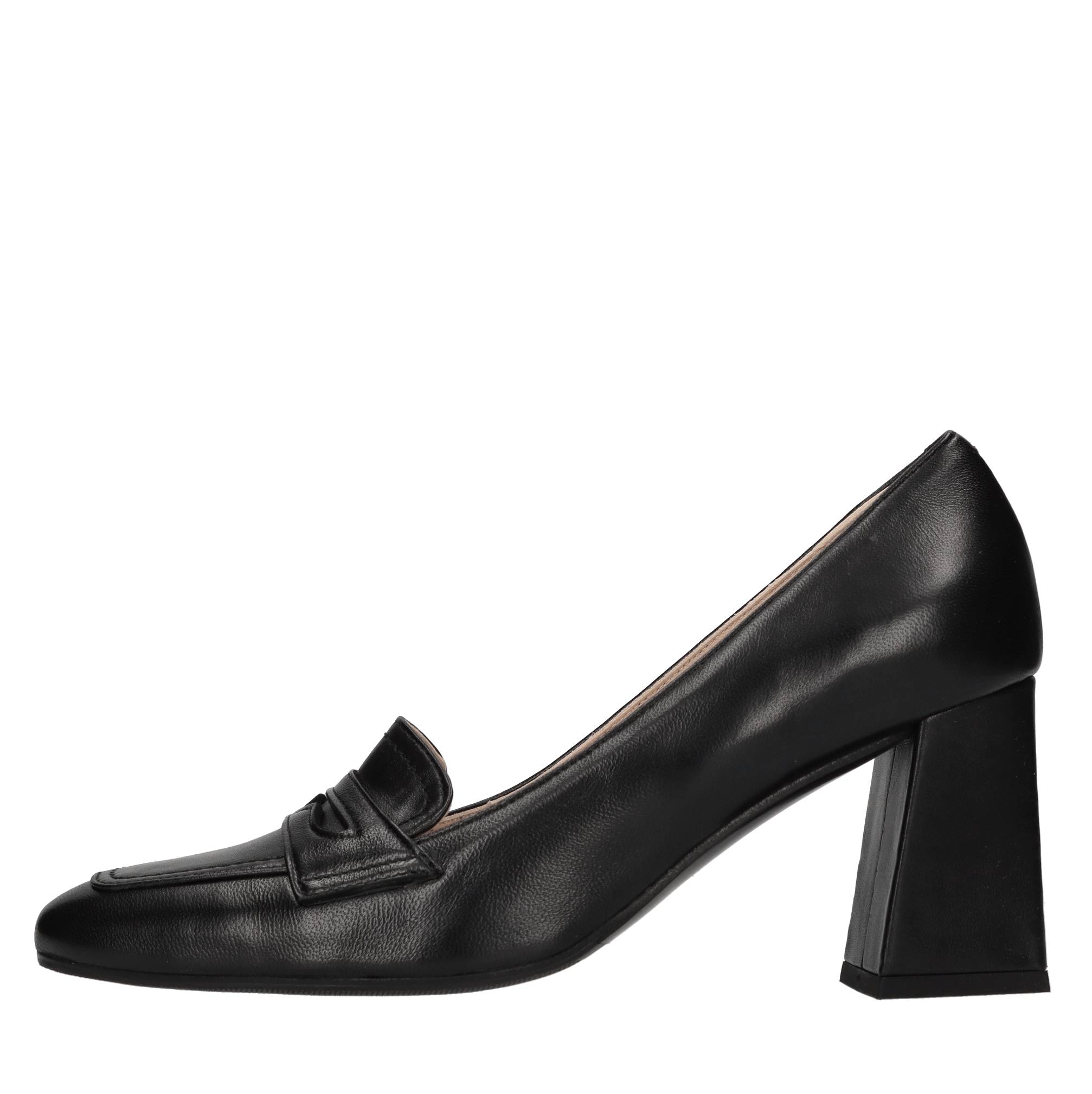 Fru Chaussures basses Noir