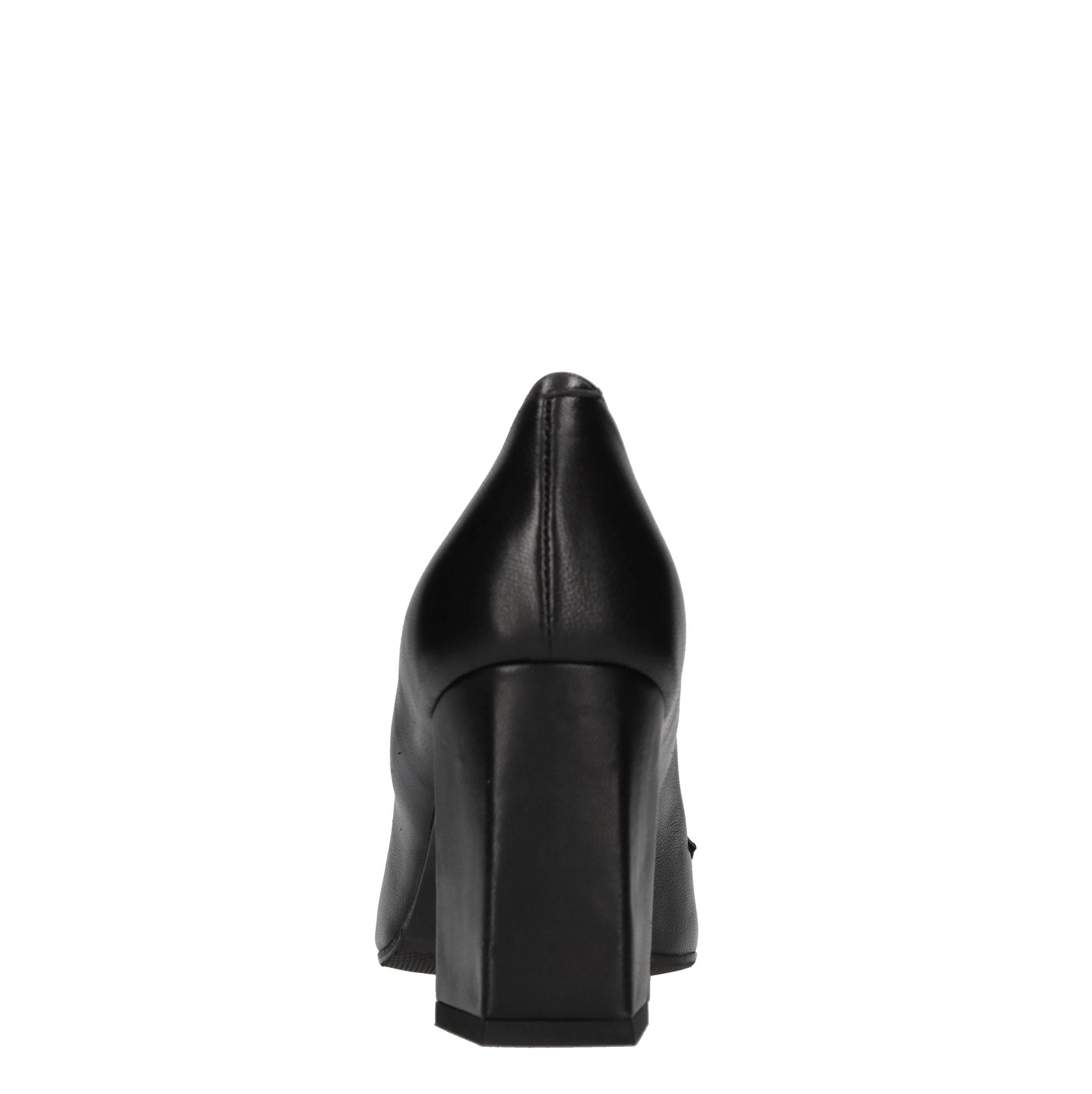 Fru Chaussures basses Noir