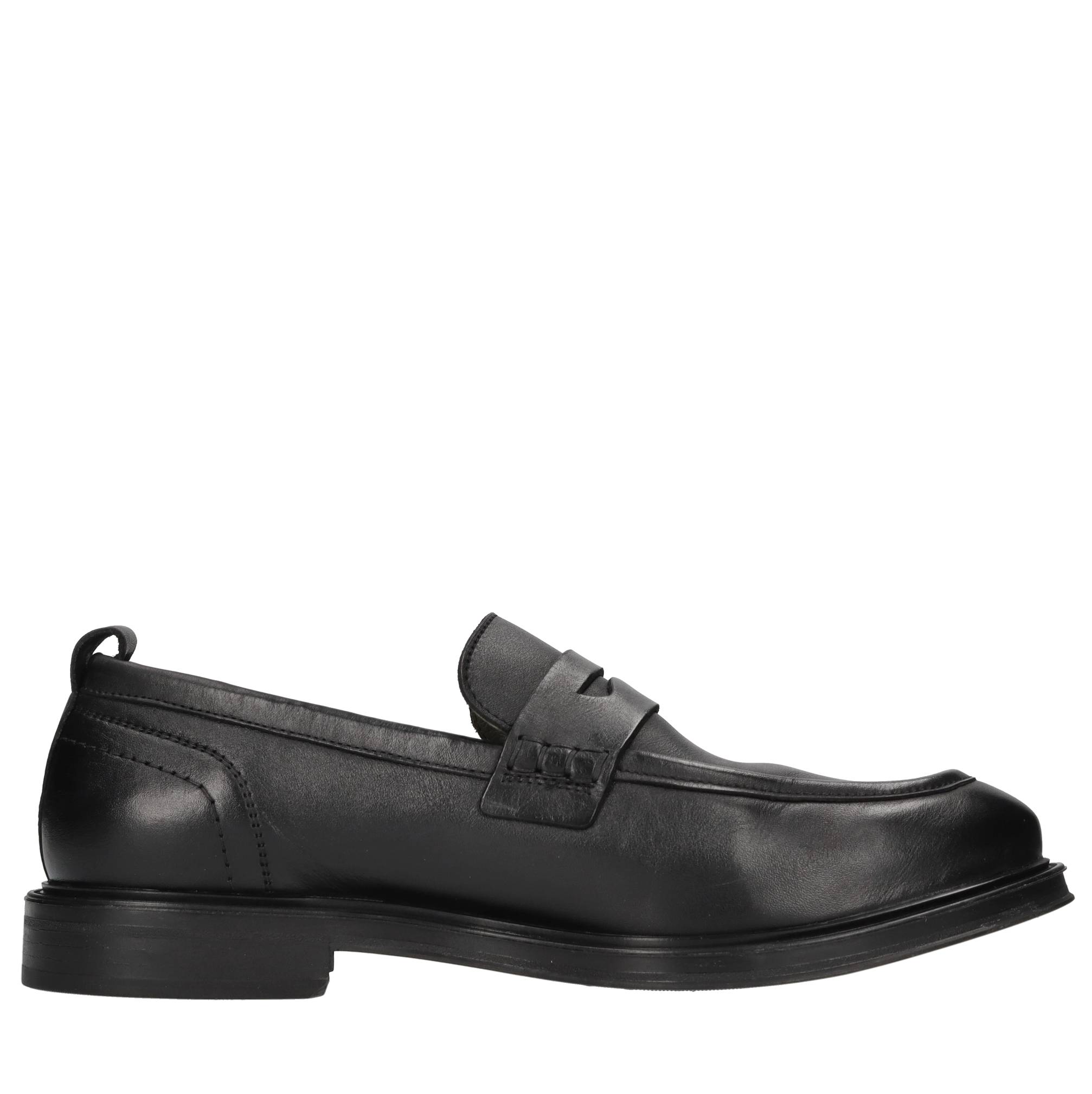 AMBITIOUS Flat shoes