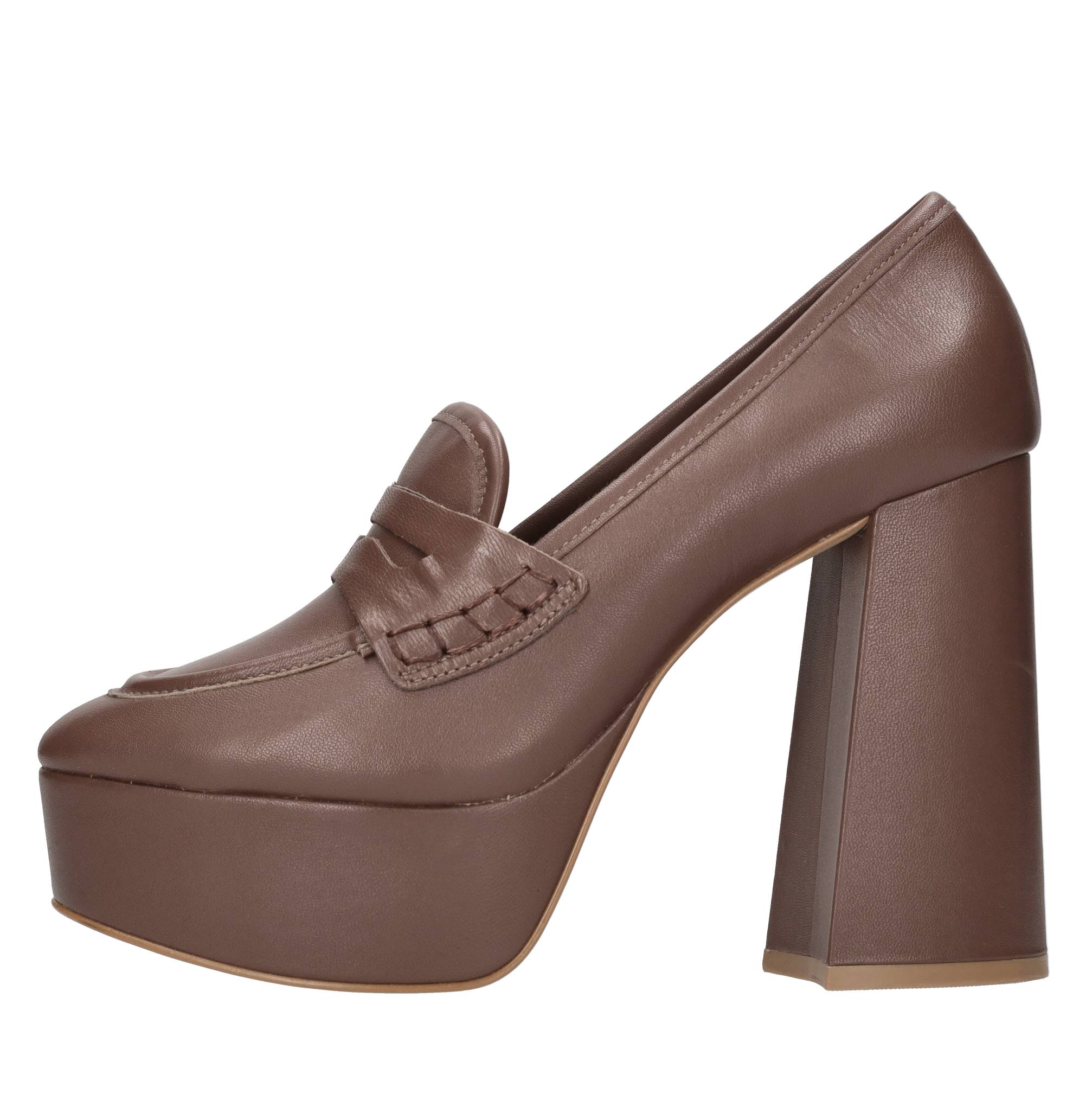 CARRANO Scarpe basse Marrone