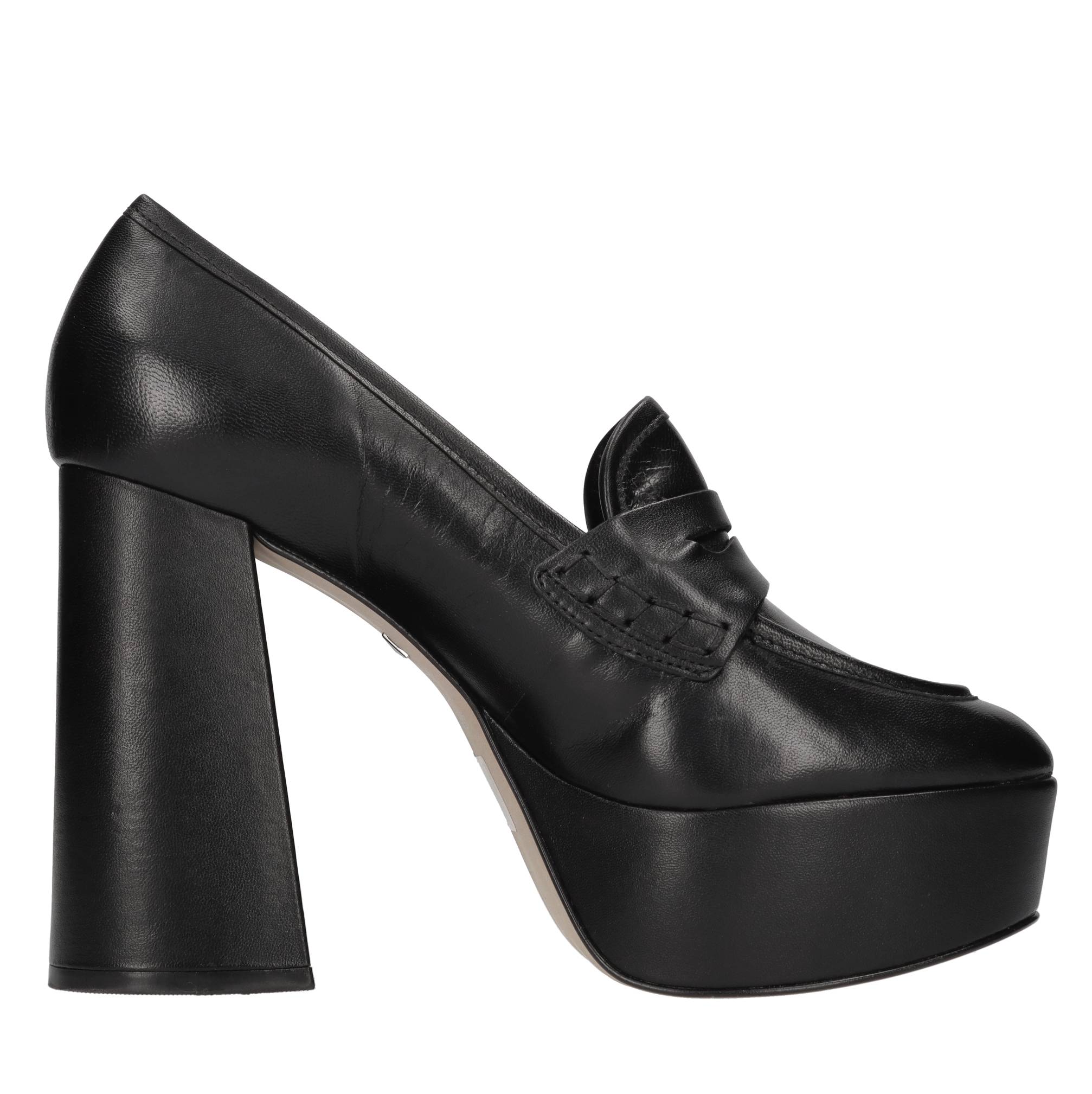 Carrano Lage schoenen zwart