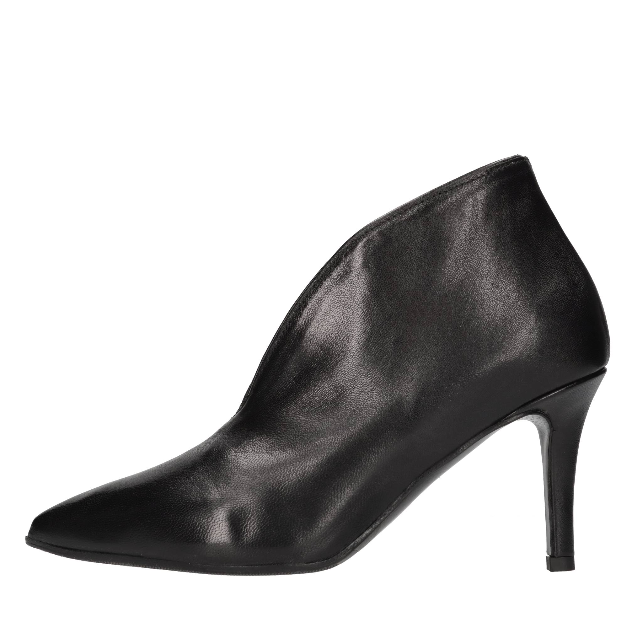 FRU Boots