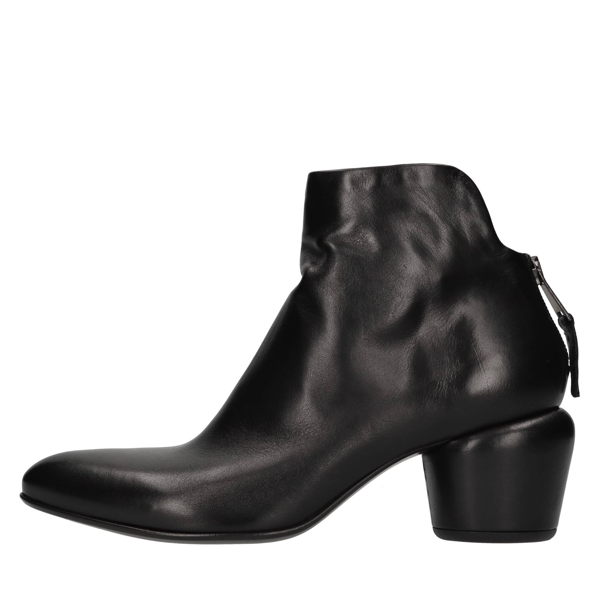 Elena Iachi Bottes noires