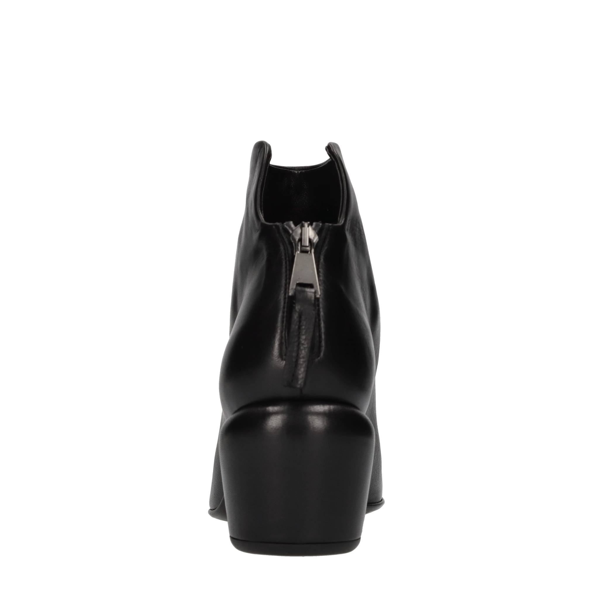 Elena Iachi Bottes noires
