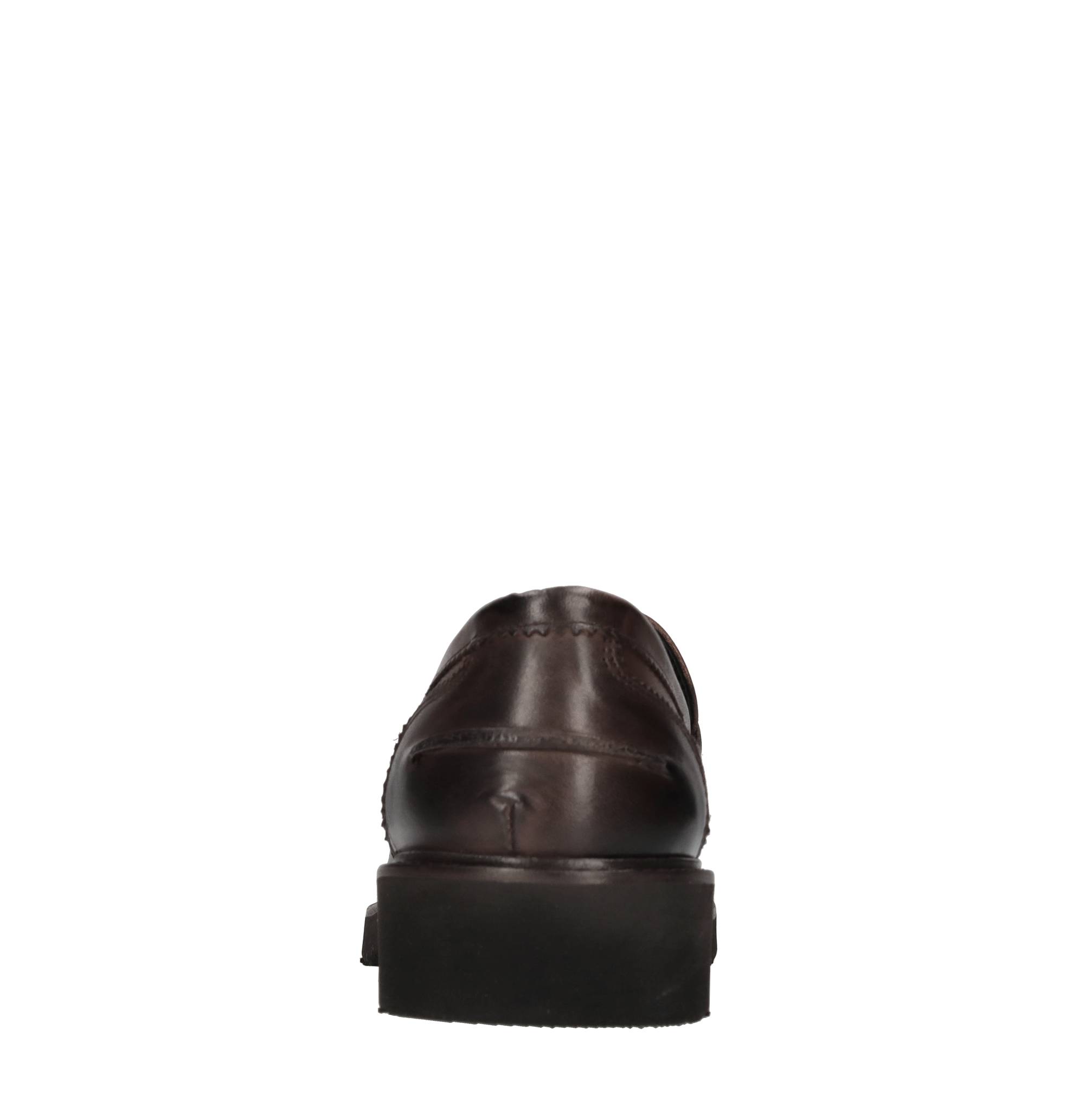 LUCA CARACCIOLO Flat shoes