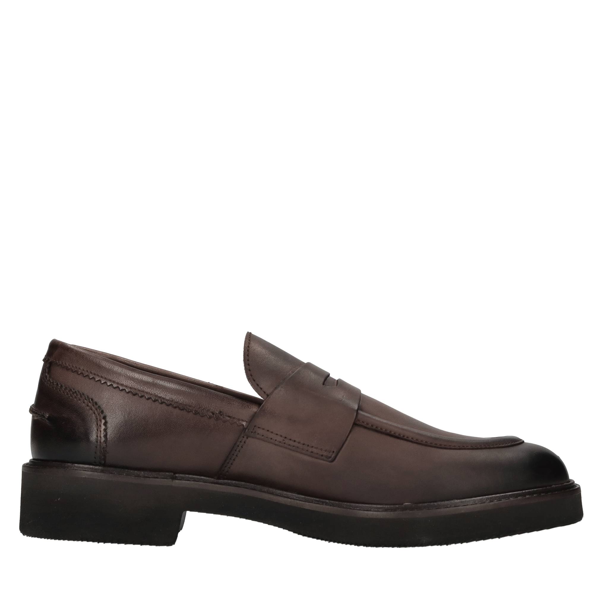 LUCA CARACCIOLO Flat shoes