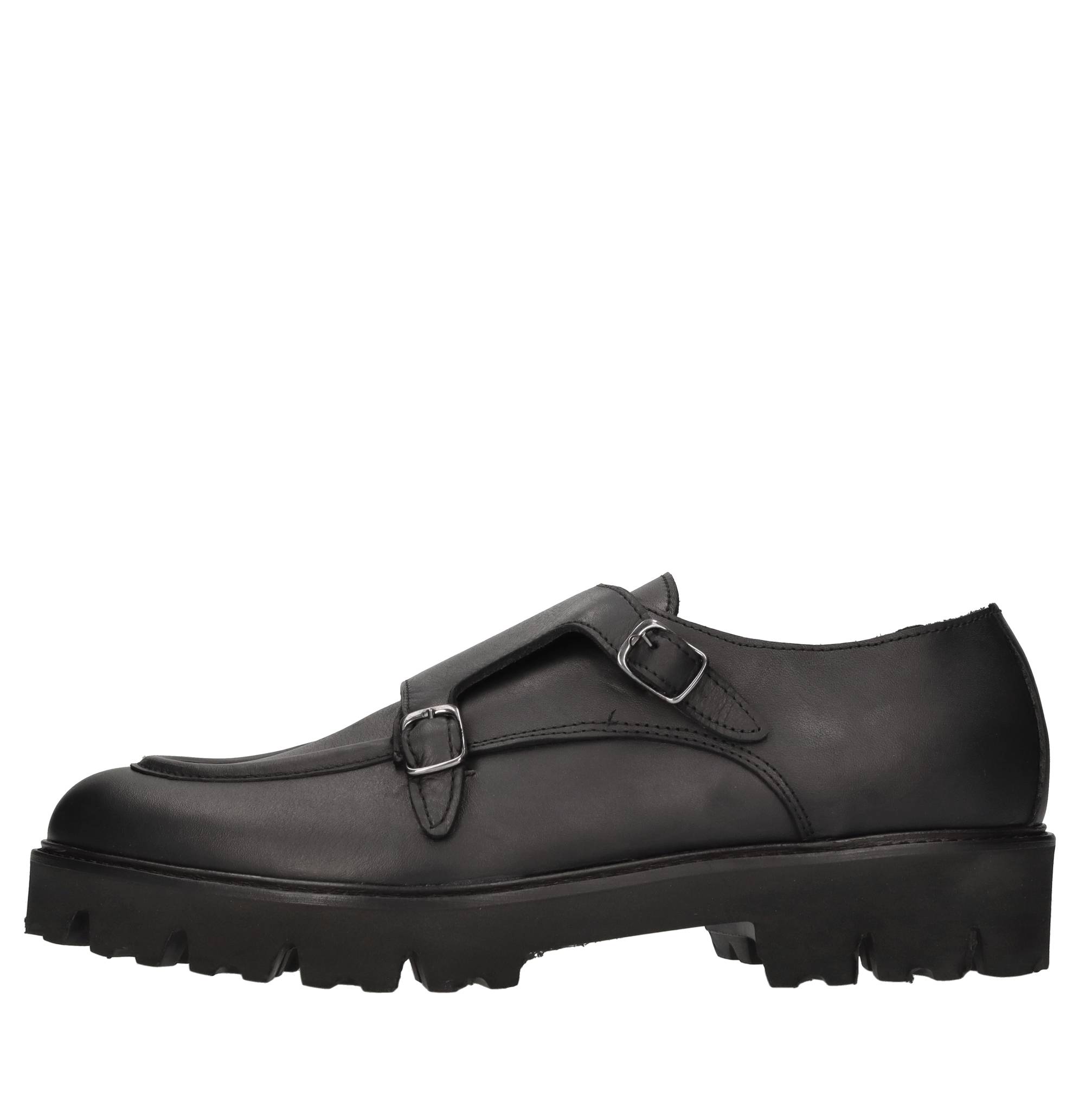 LUCA CARACCIOLO Flat shoes