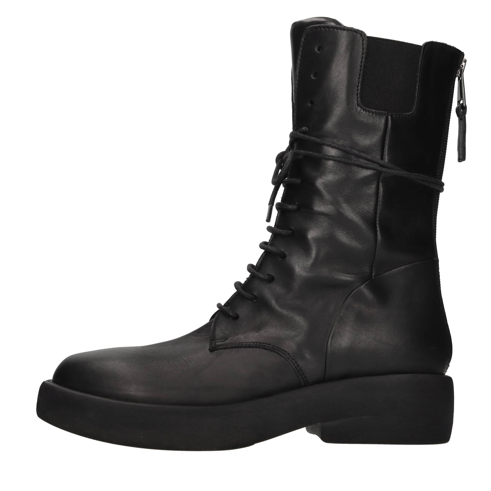 Elena Iachi Bottes noires