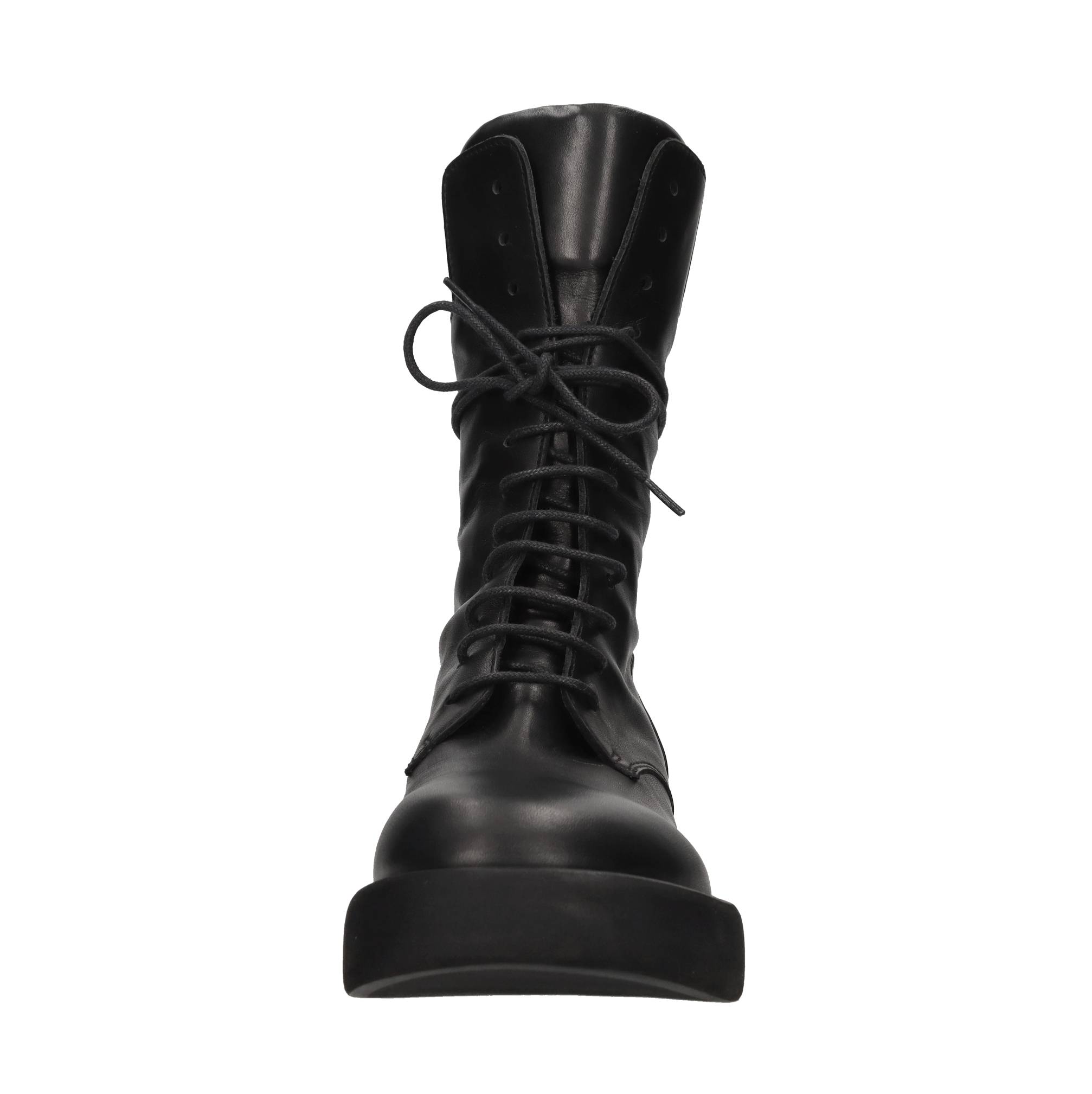 Elena Iachi Bottes noires
