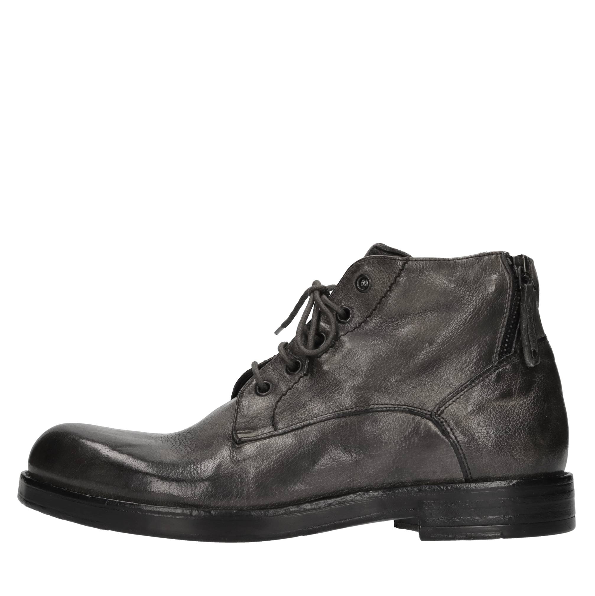 Hundred 100 Bottes grises