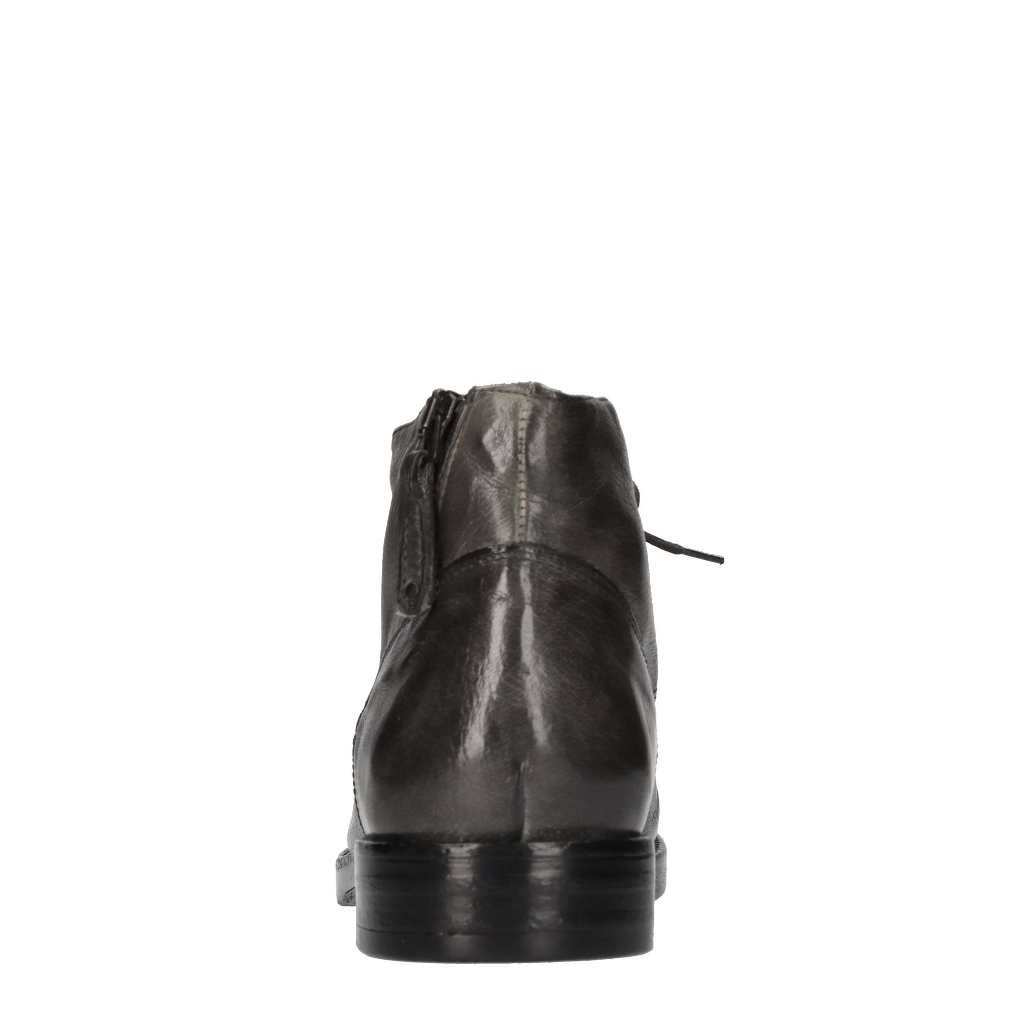 Hundred 100 Bottes grises