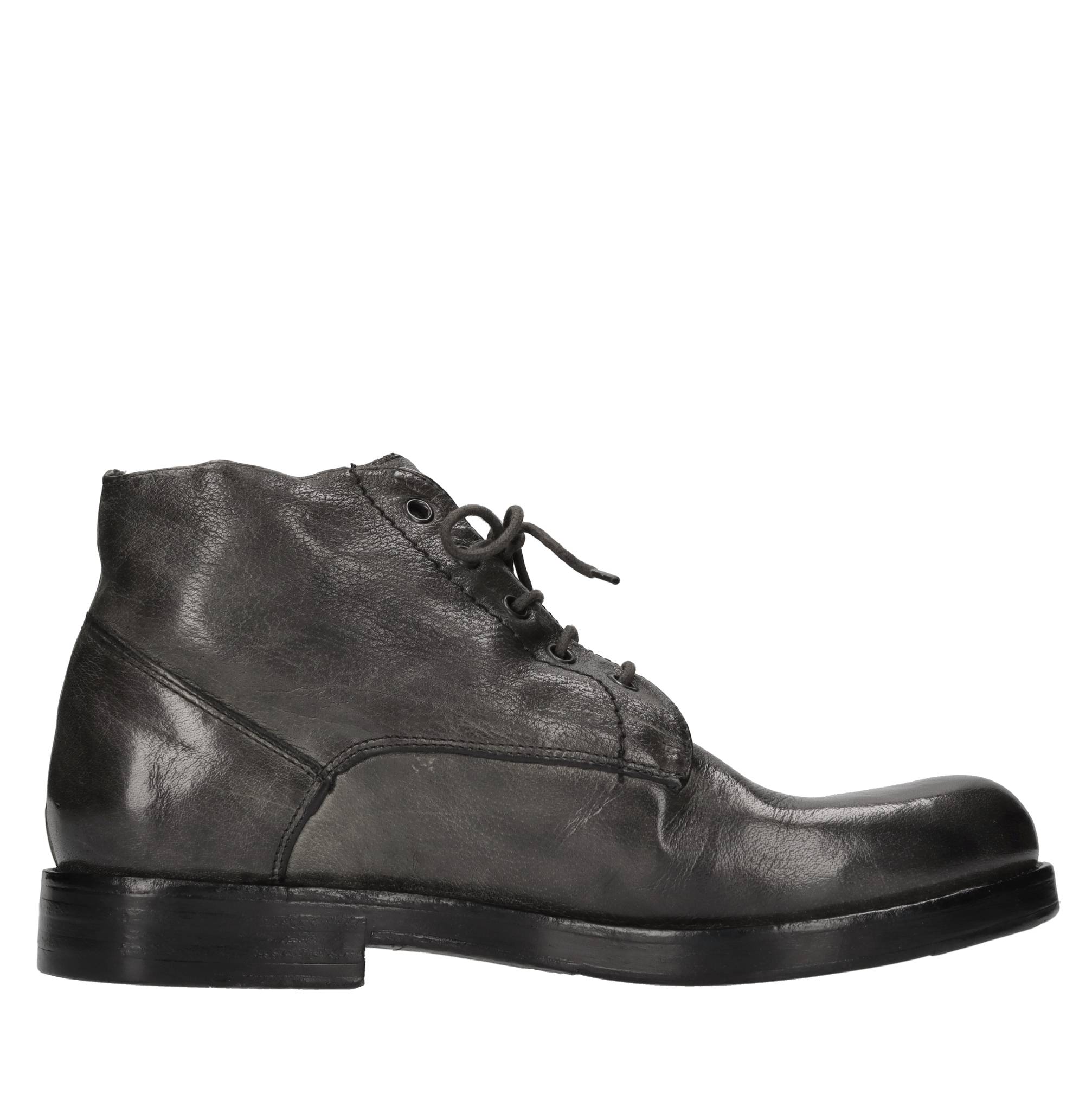 Hundred 100 Bottes grises