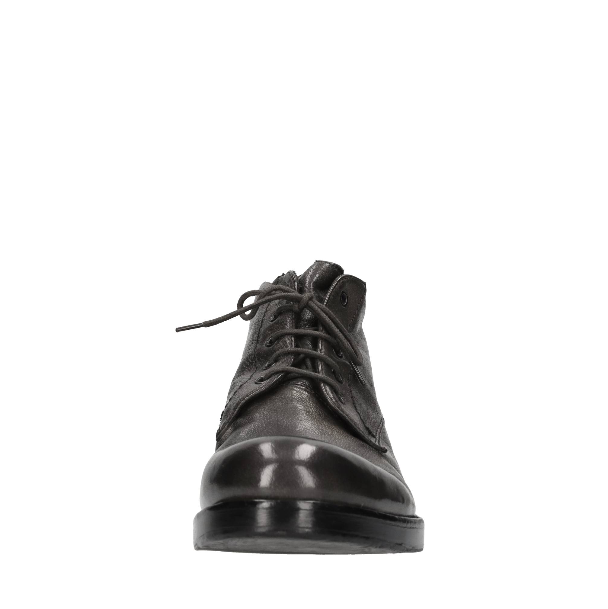 Hundred 100 Bottes grises
