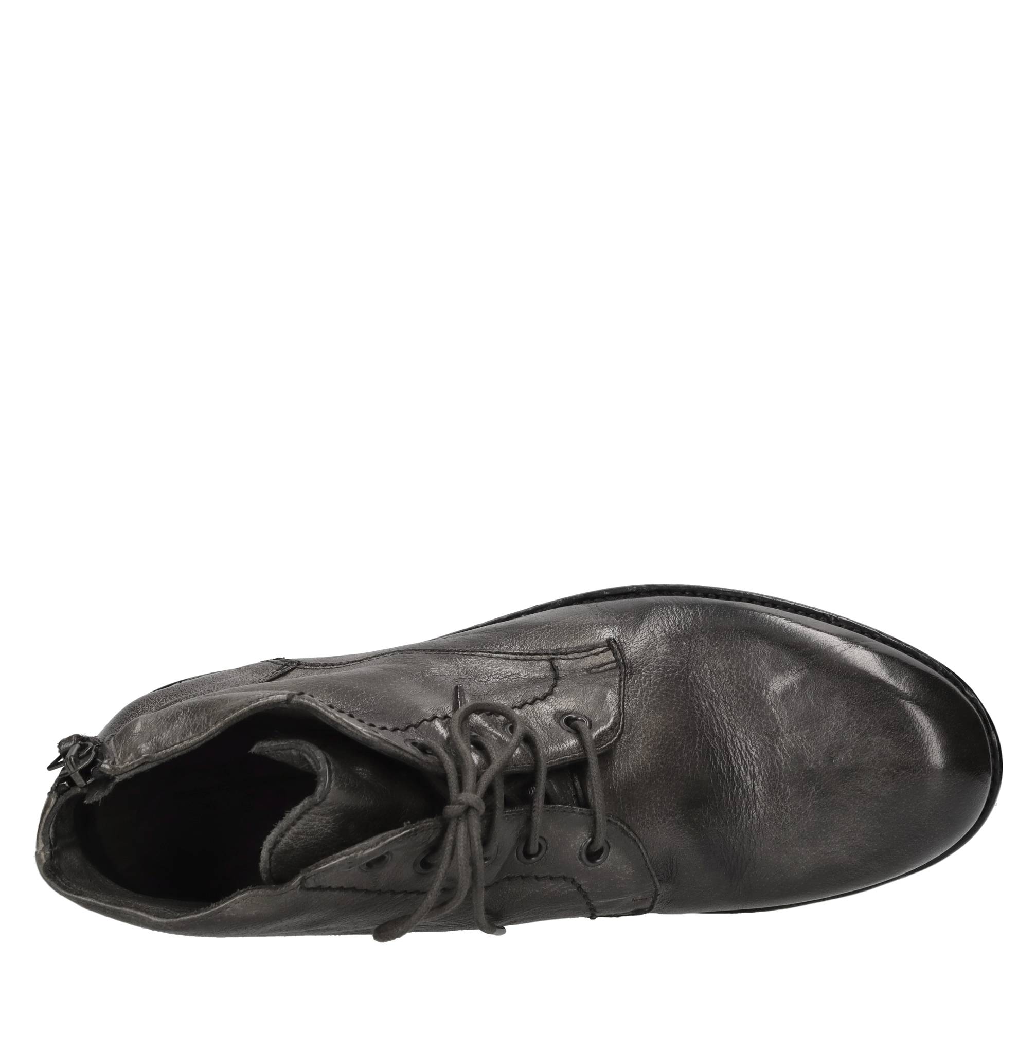 Hundred 100 Bottes grises
