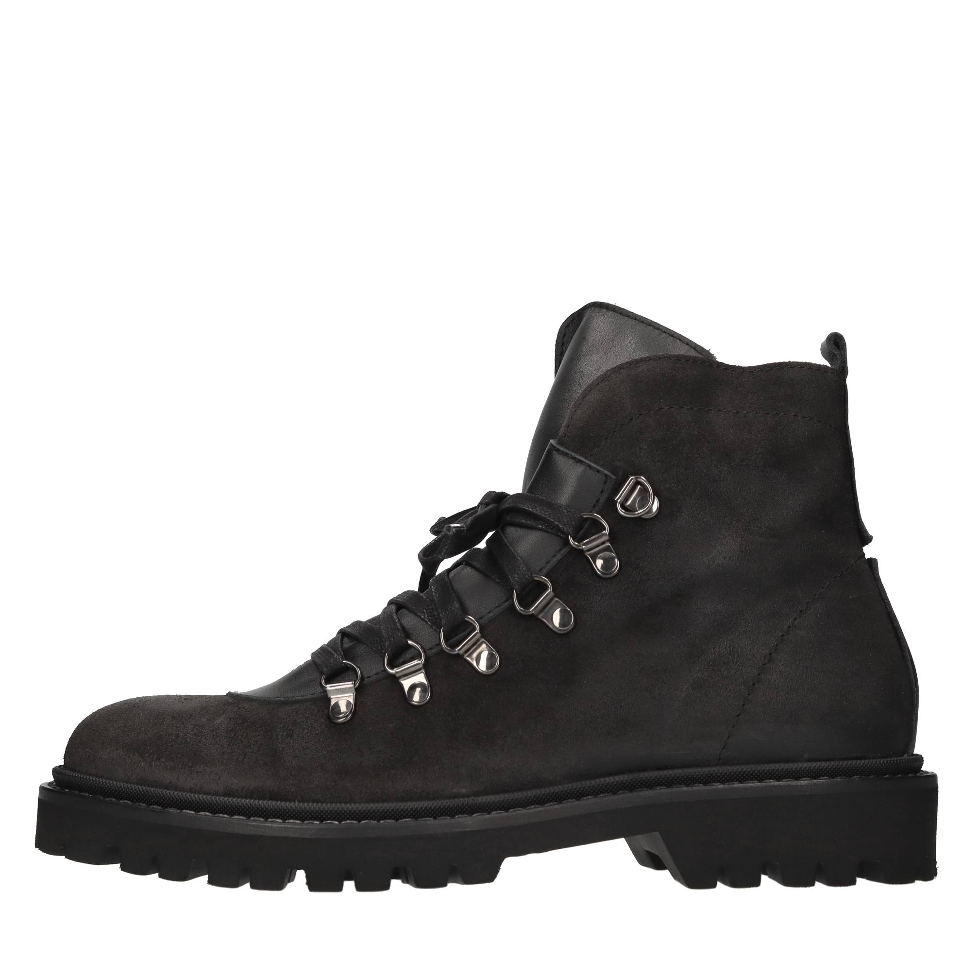Hundred 100 Bottes noires
