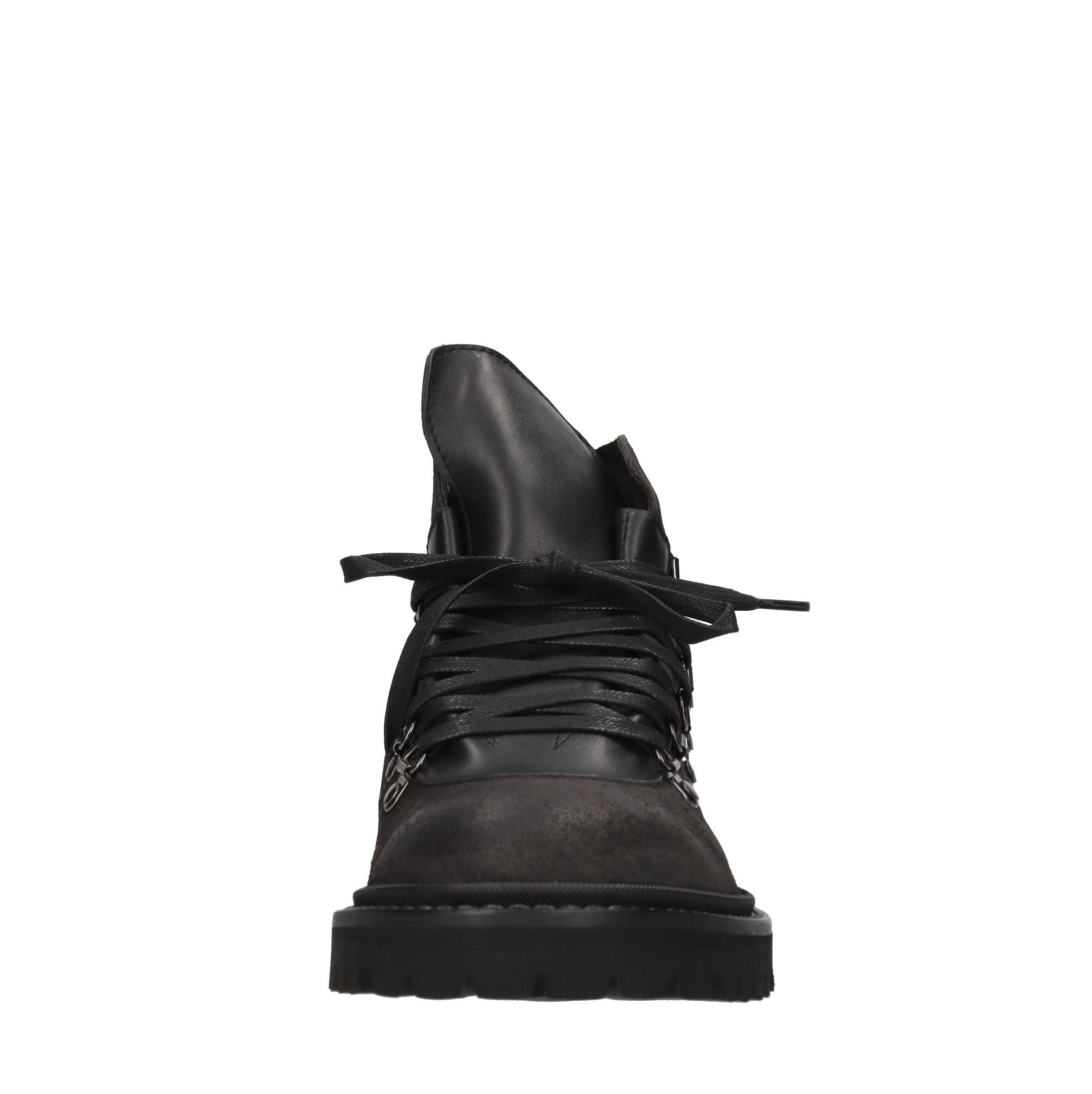 Hundred 100 Bottes noires