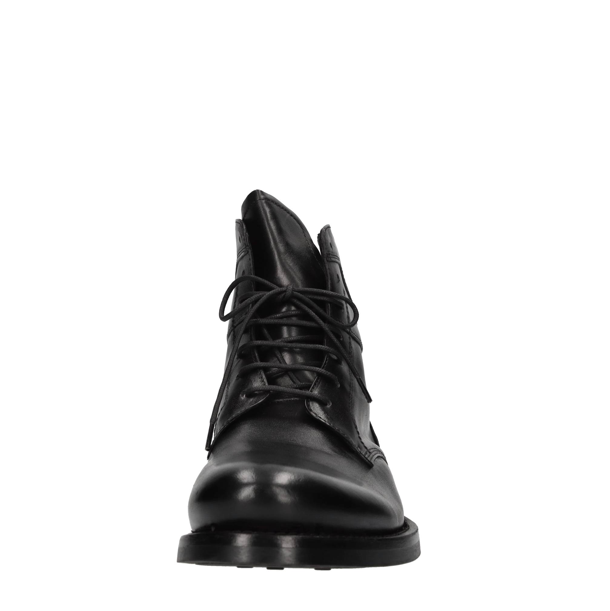 Hundred 100 Bottes noires
