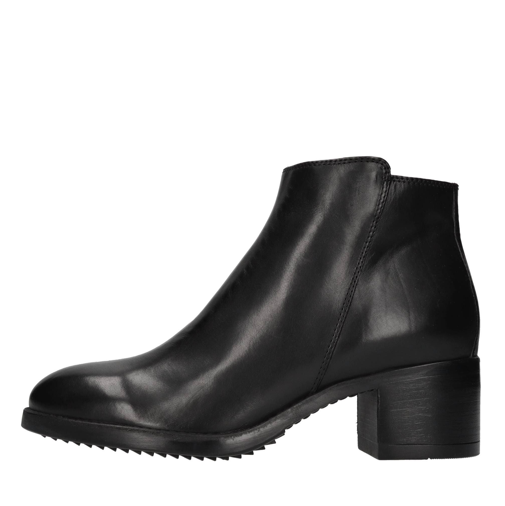 Hundred 100 Bottes noires