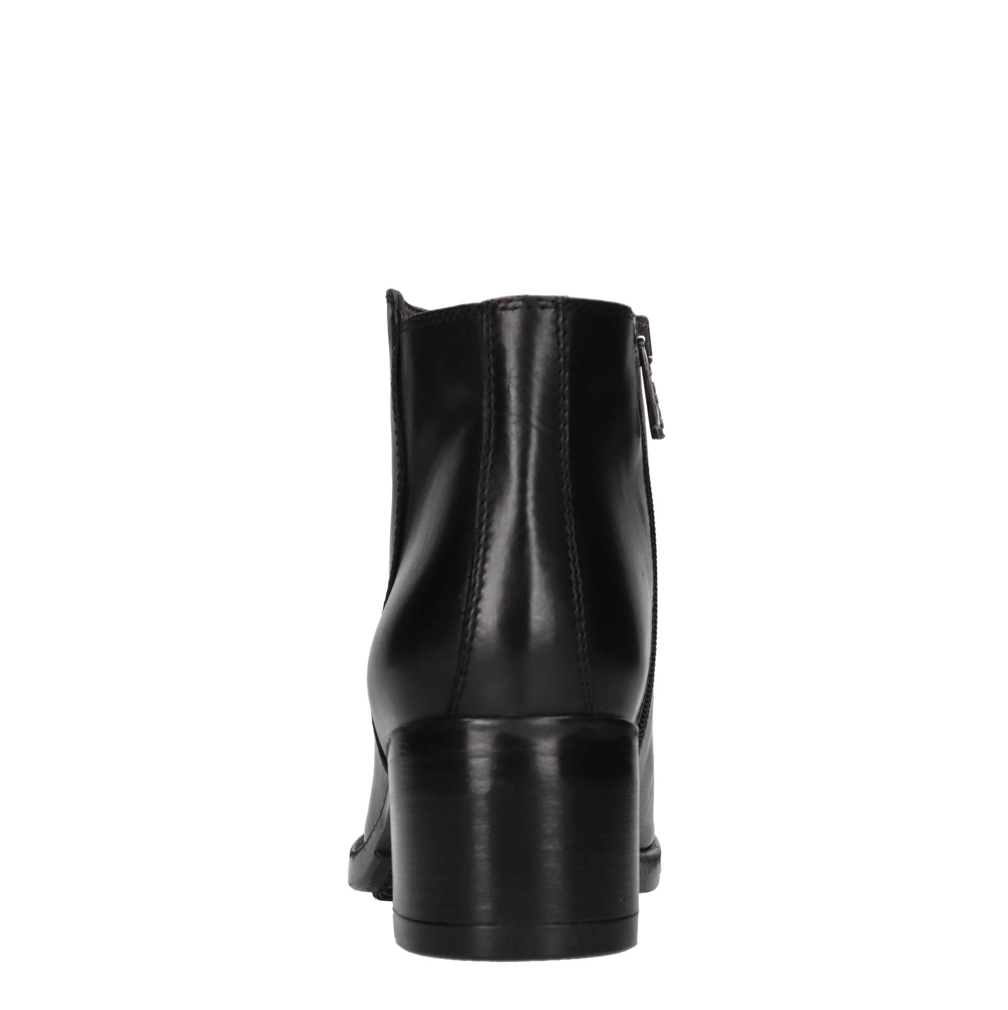 Hundred 100 Bottes noires