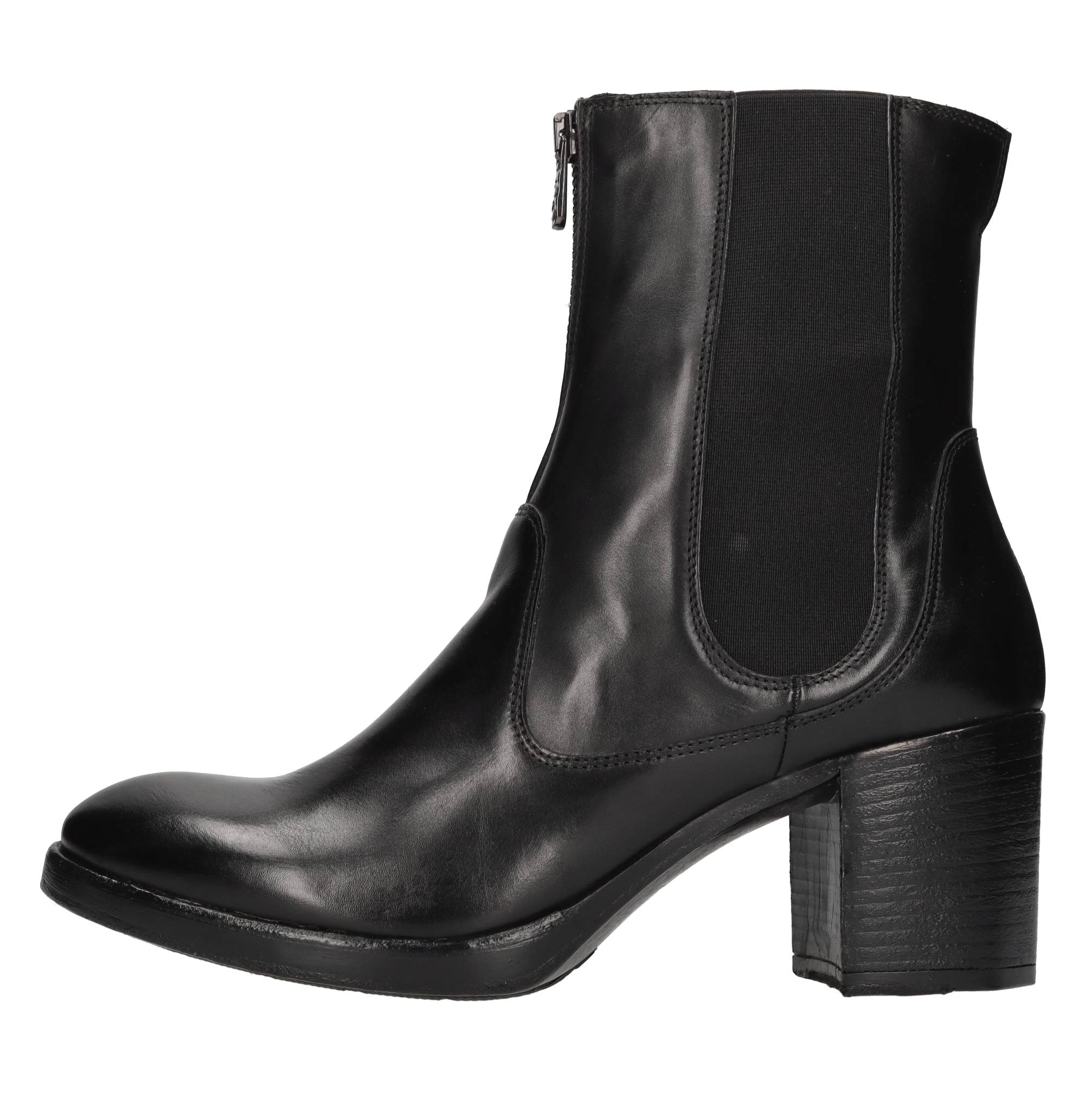 Hundred 100 Bottes noires