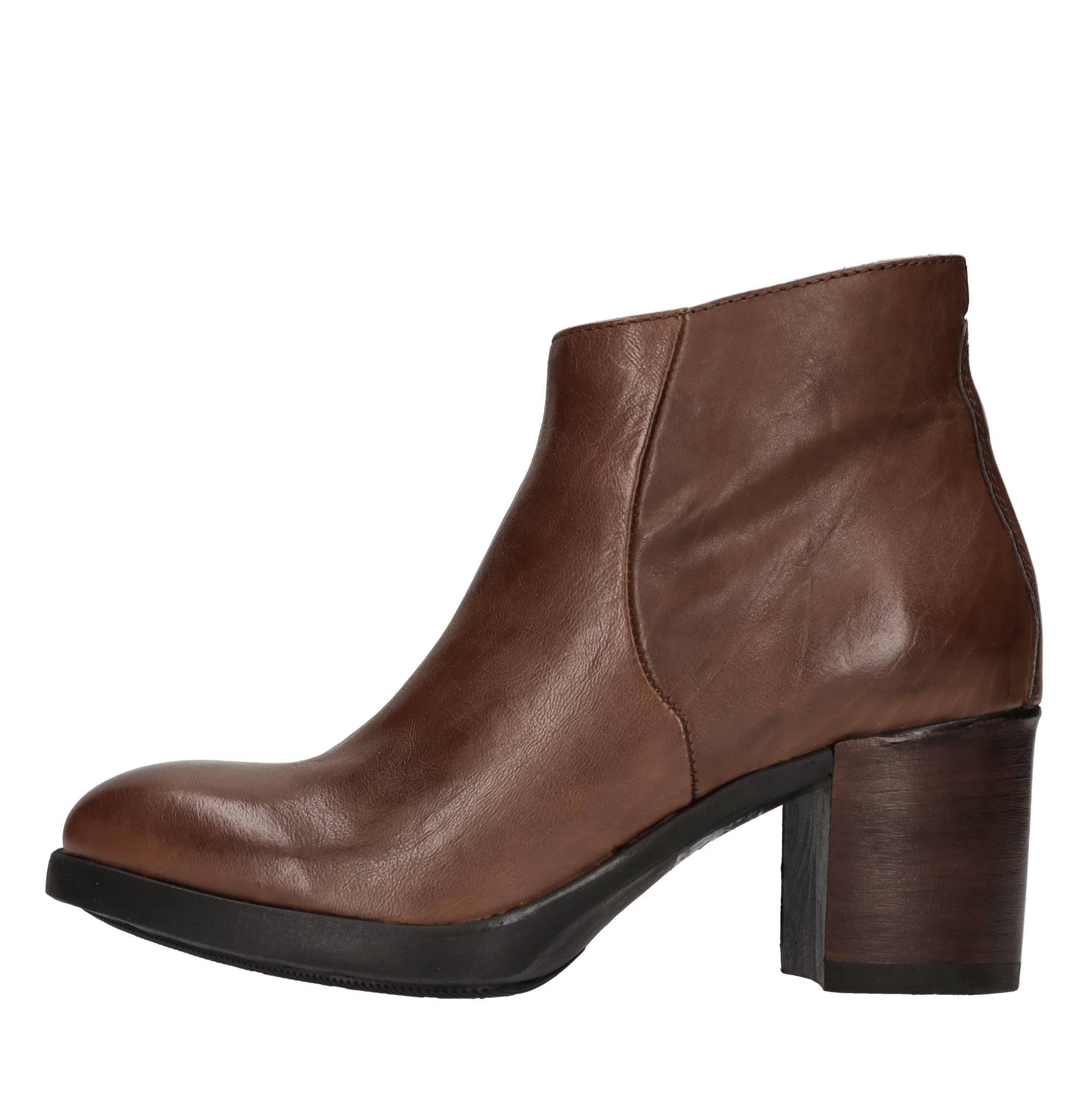Hundred 100 Schwarze Stiefel