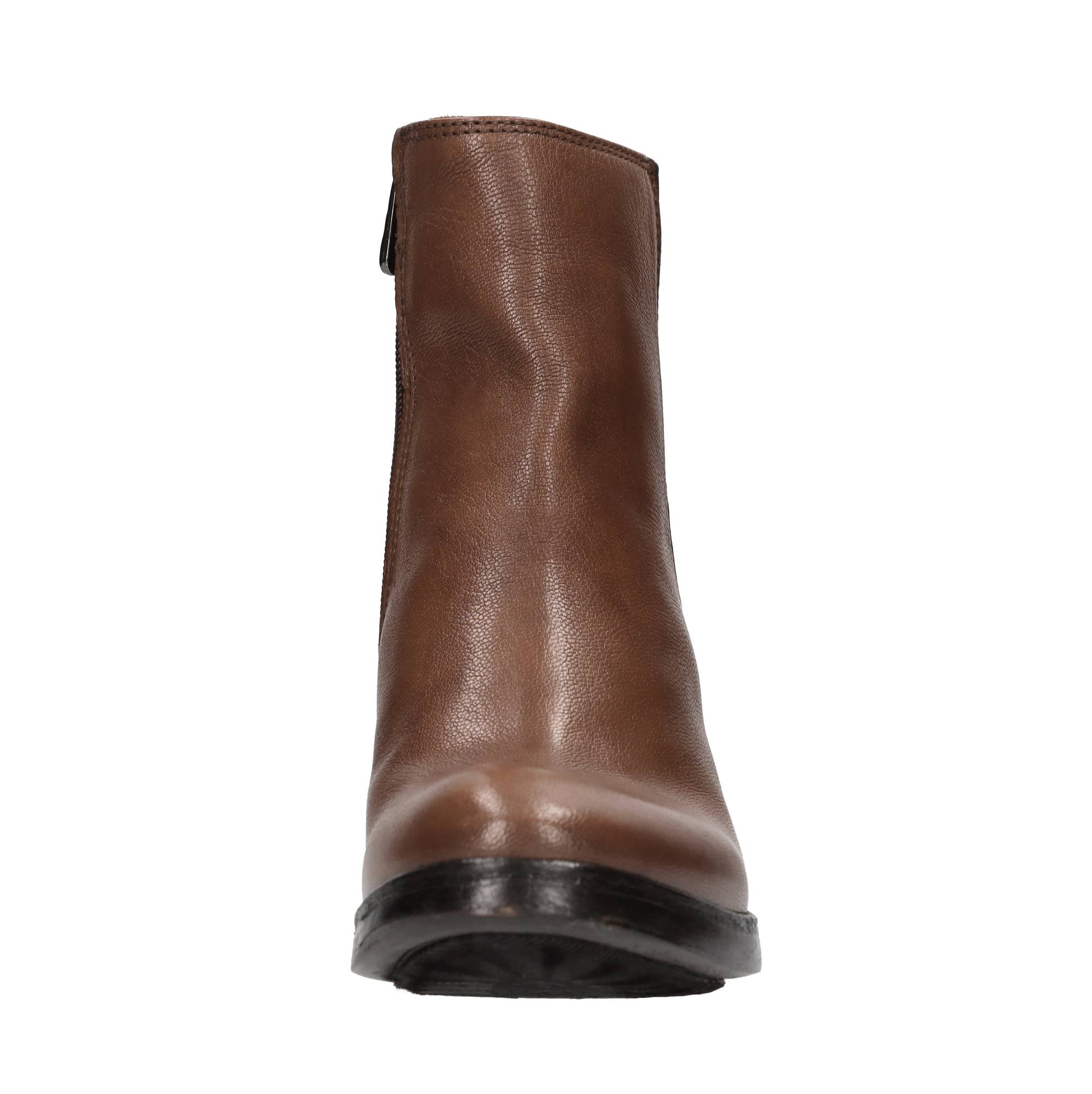 Hundred 100 Bottes brunes