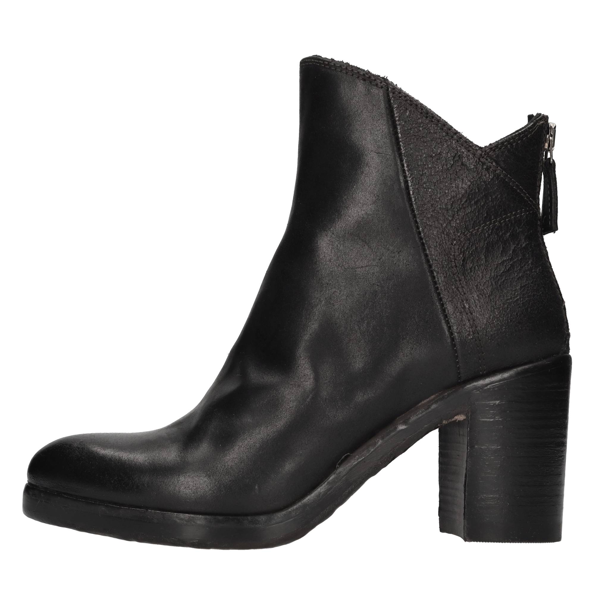 Hundred 100 Bottes noires