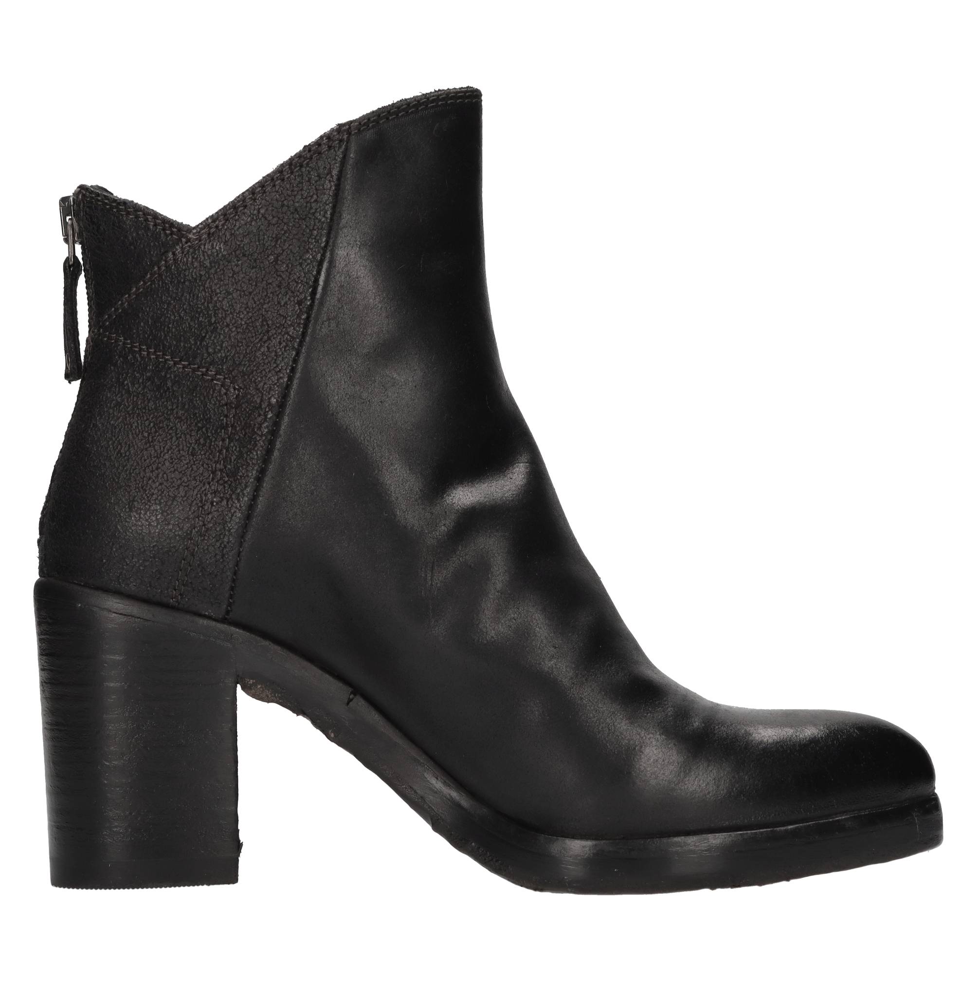 Hundred 100 Bottes noires