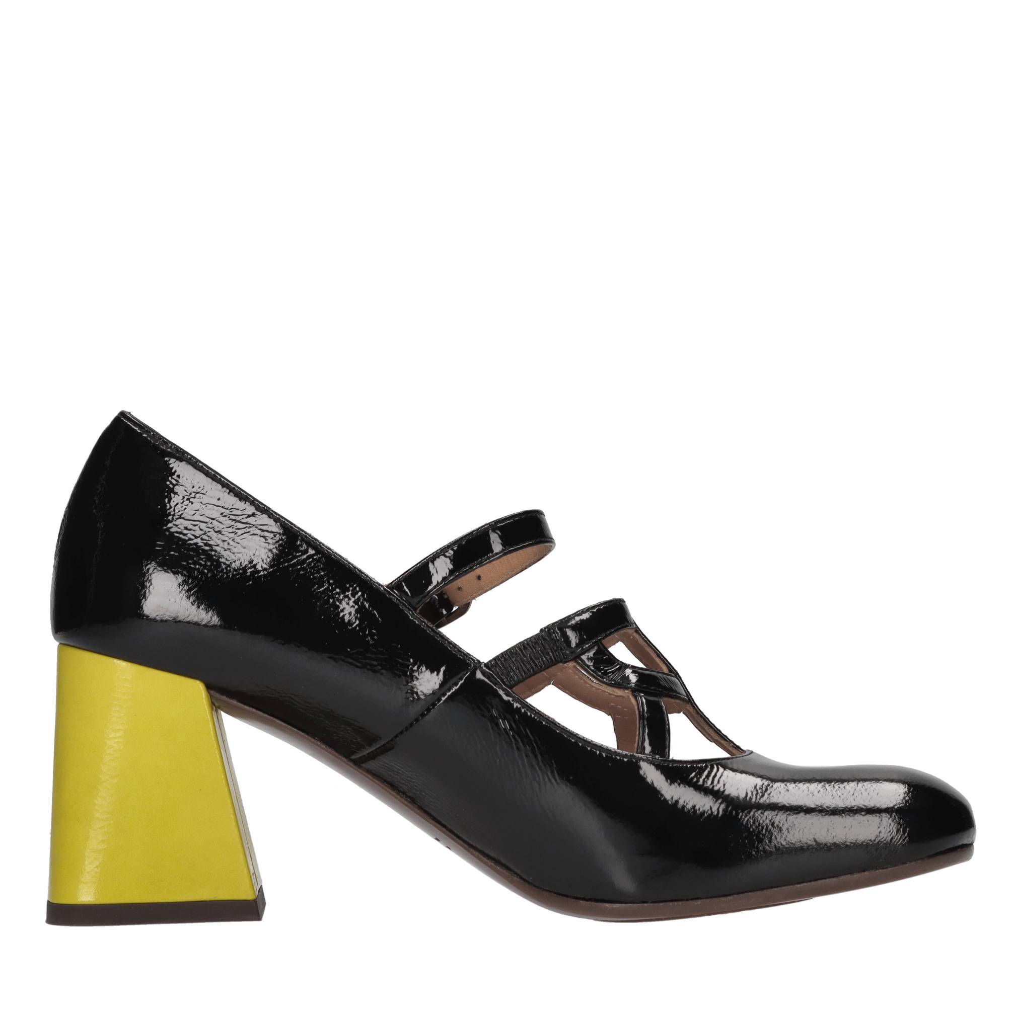 Chie Mihara Chaussures avec talon noir