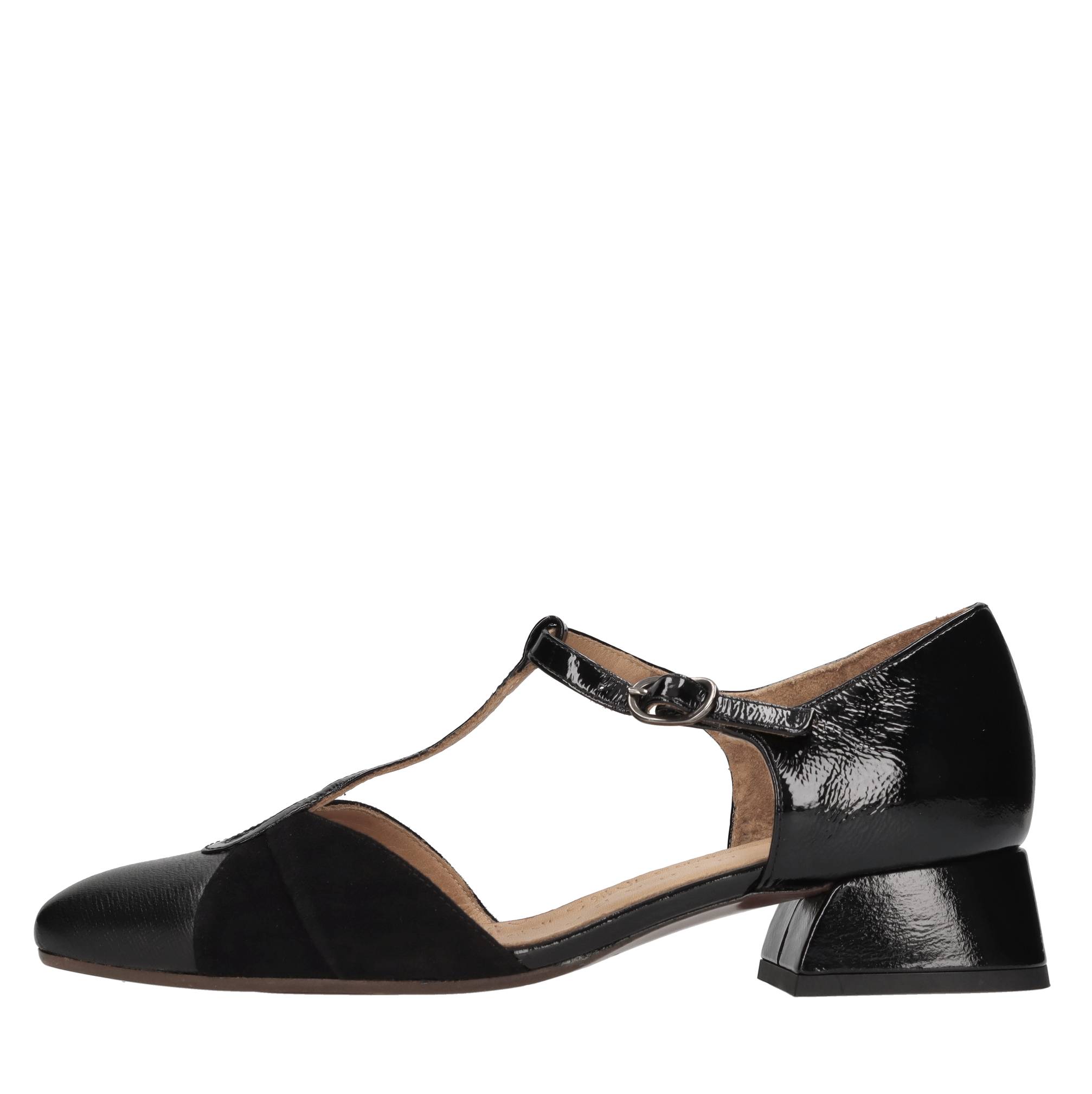 Chie Mihara Chaussures avec talon noir