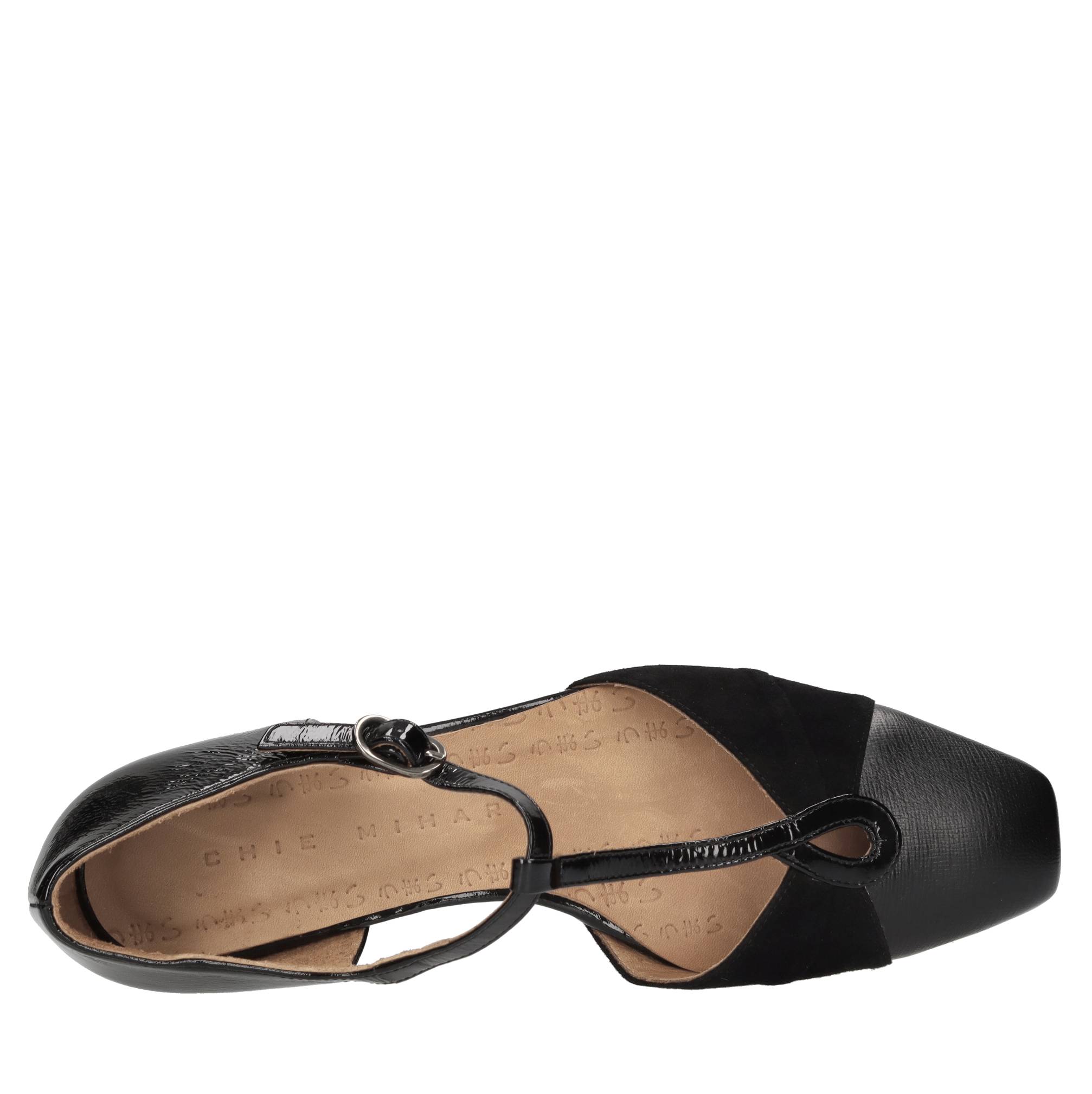 Chie Mihara Chaussures avec talon noir