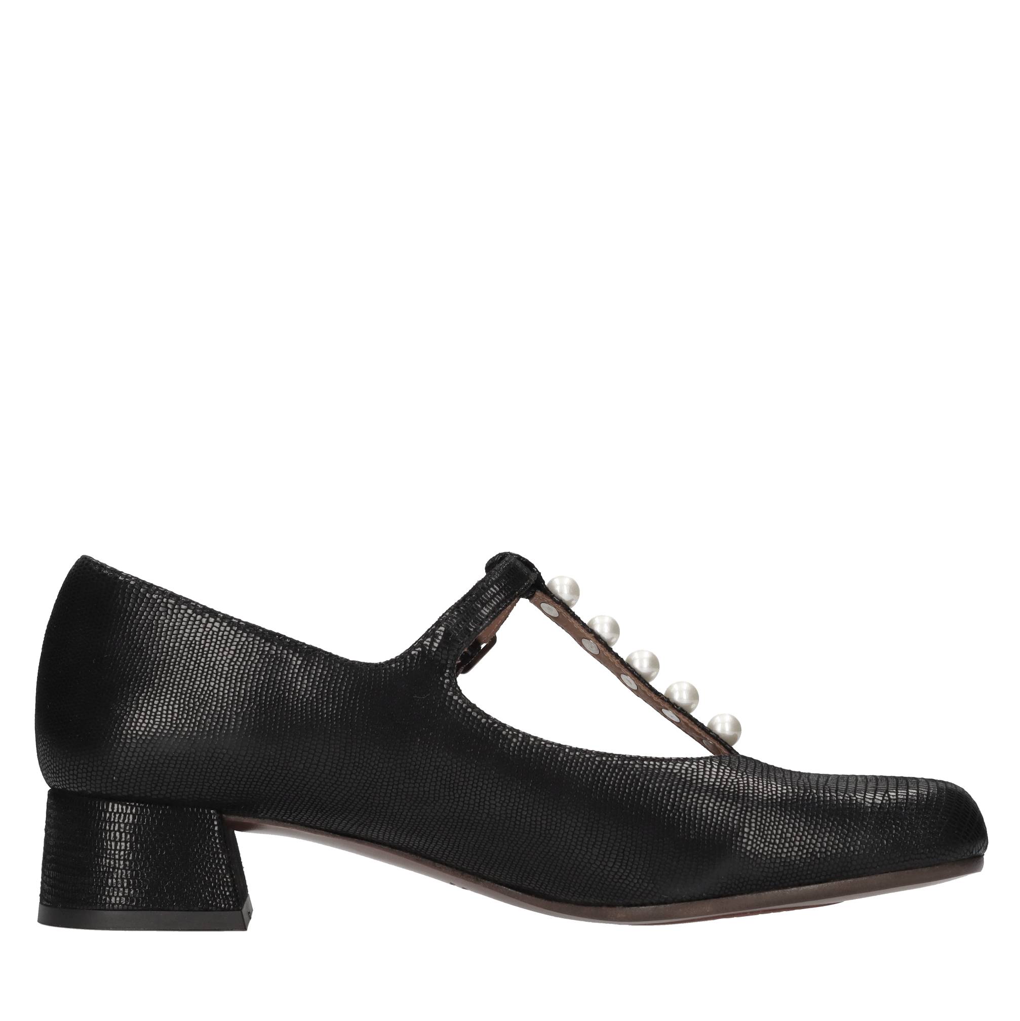 Chie Mihara Chaussures avec talon noir