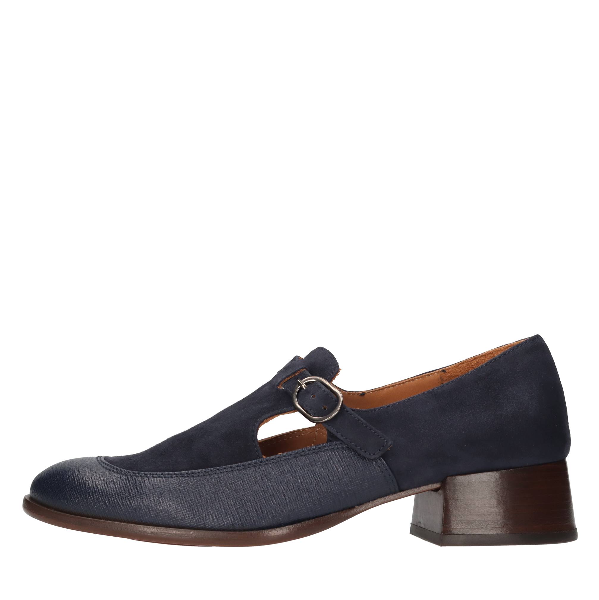 Chie Mihara Chaussures basses Bleu