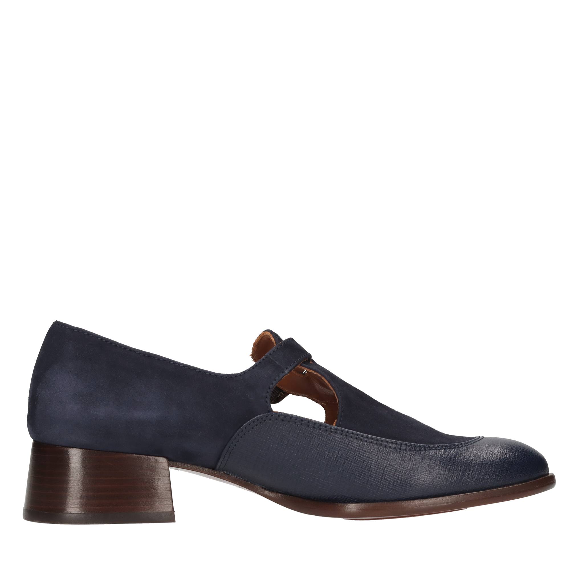 Chie Mihara Chaussures basses Bleu